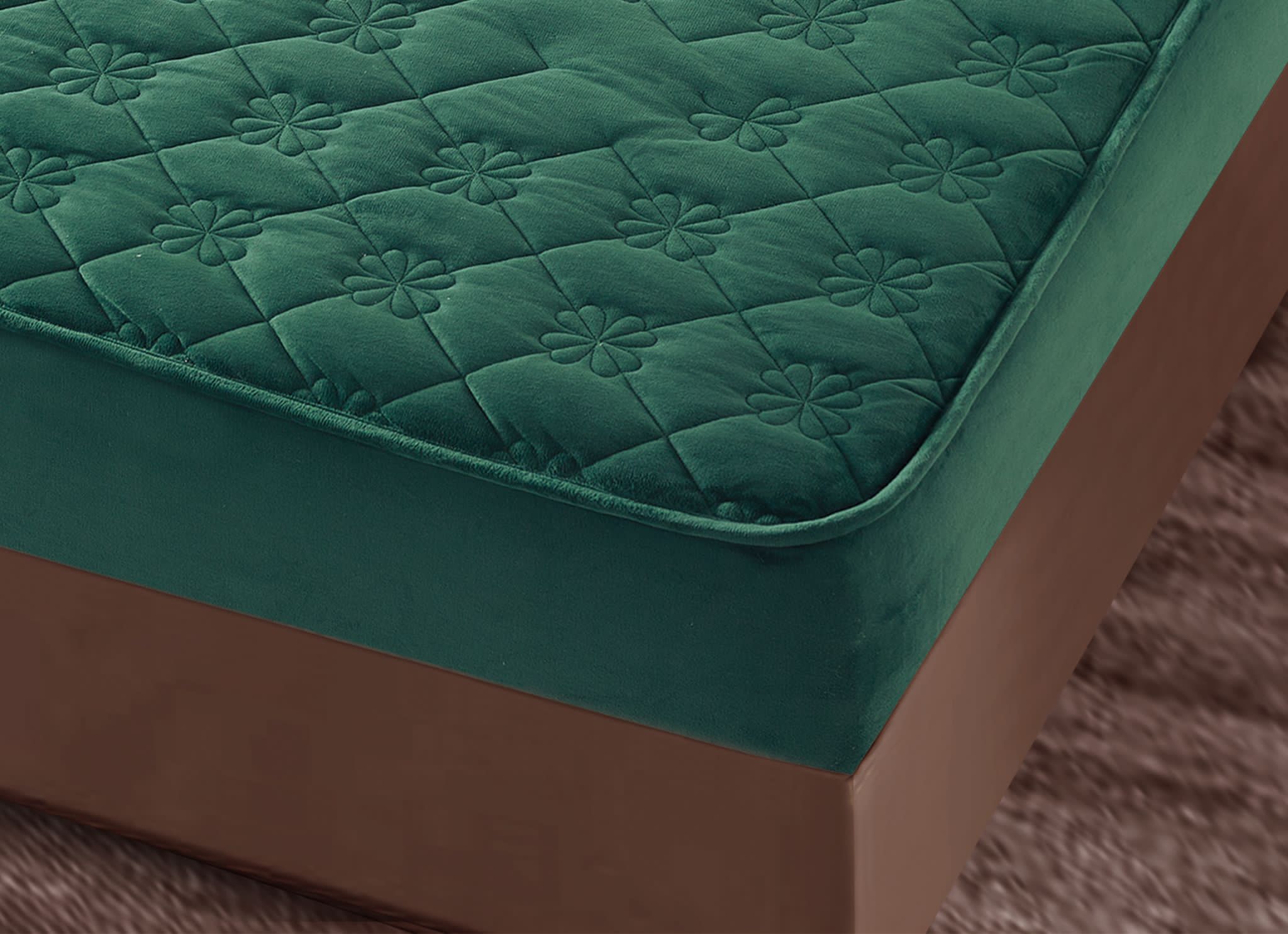 Husa de pat matlasata si 2 fete de perne din catifea, cu elastic, model tip topper, pentru saltea 140x200 cm, verde