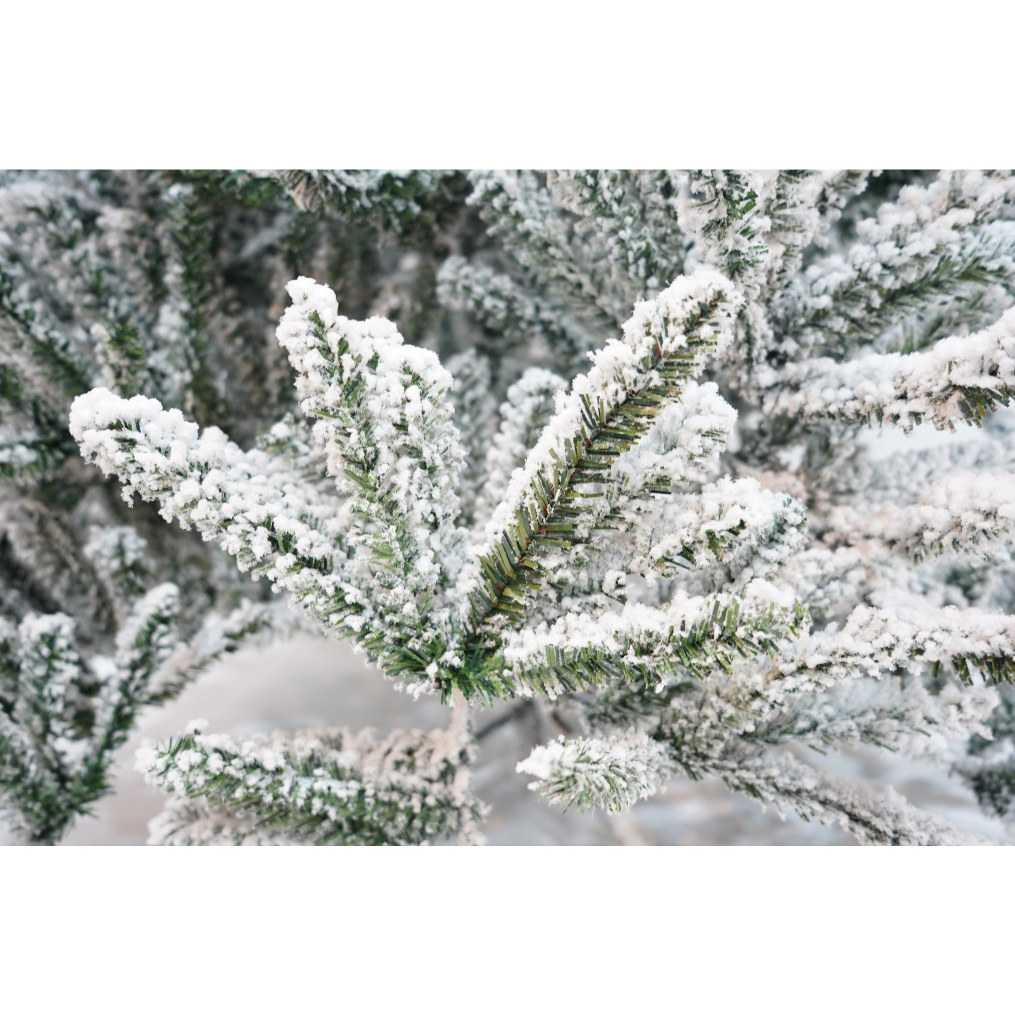 Brad Artificial de Craciun, Flippy, 2.10 m inaltime, Verde, Pulverizat alb-tip zapada, Diametru inferior 130 cm, Interior/ Exterior-3