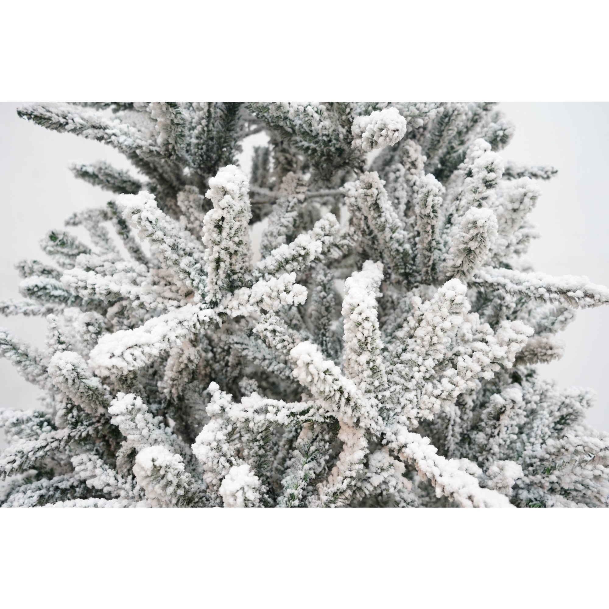 Brad Artificial de Craciun, Flippy, 2.10 m inaltime, Verde, Pulverizat alb-tip zapada, Diametru inferior 130 cm, Interior/ Exterior-4