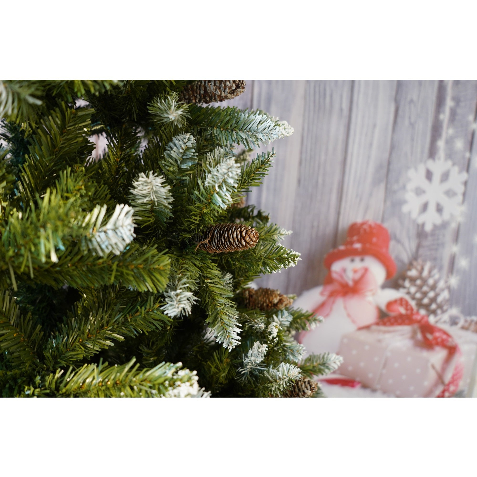 Brad Artificial bogat de Craciun, Flippy, 2.10 m inaltime, Verde, Pulverizat alb-tip zapada, Interior/ Exterior, 1266 ramuri-4