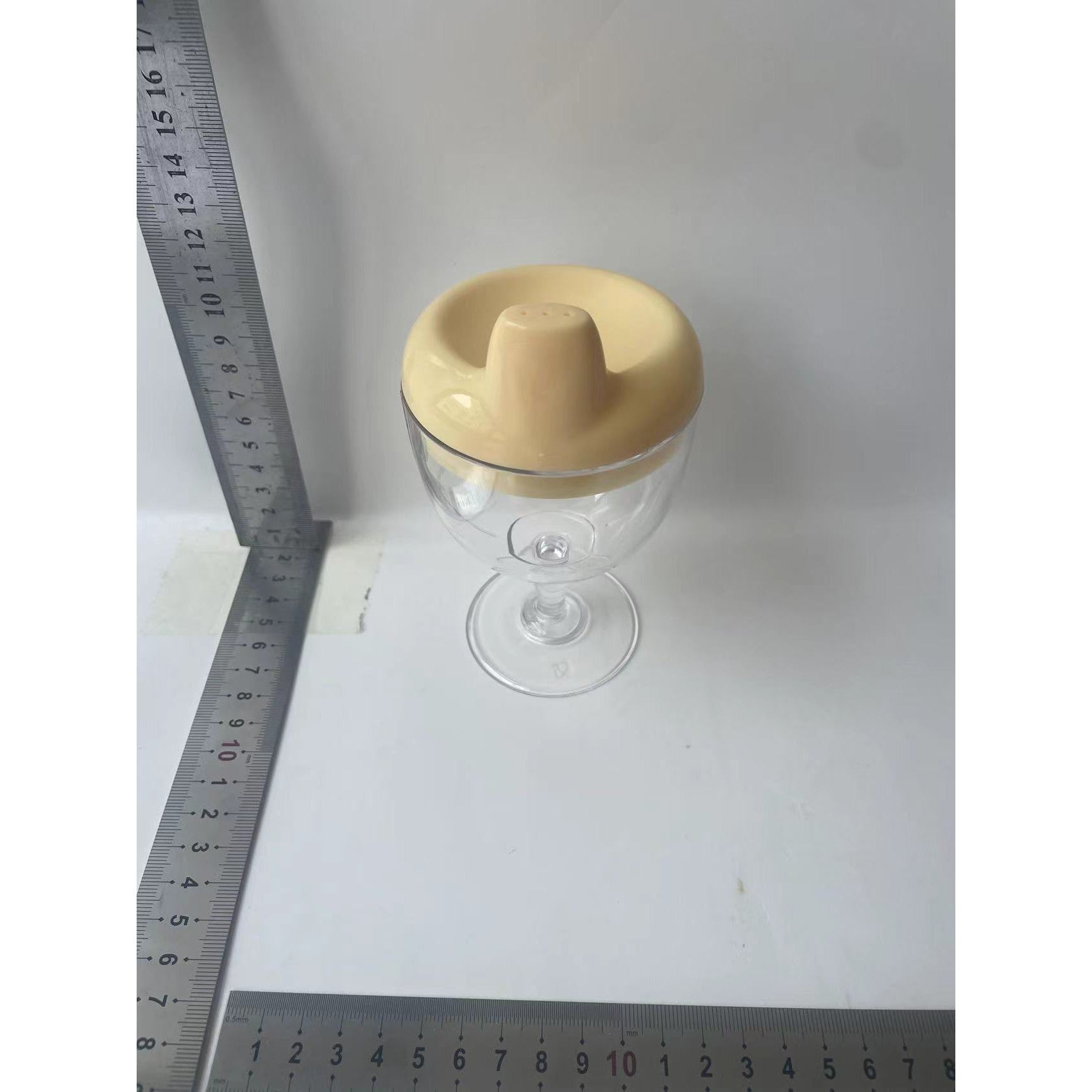 Pahar din Plastic Transparent cu Picior, Flippy, pentru Copii, cu Cioc Antiscurgere, Galben-1