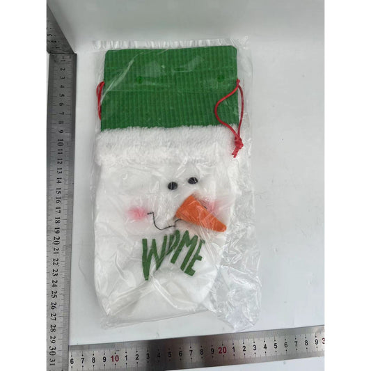 Saculet de Craciun pentru Sticla de Bautura, Flippy, Model Om de Zapada Accesorizat, Tematica Petrecere de Craciun, Marime Universala, 13x28 cm, Verde-1