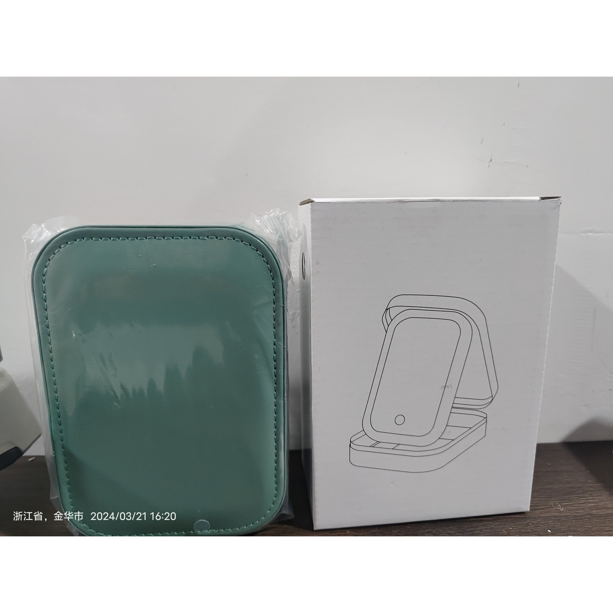 Portfard, Flippy, Geanta Cosmetice, cu Oglinda LED, 3 Moduri de Lumina, Incarcare USB, Baterie 1200 mAh, pentru Organizarea Cosmeticelor, 4 Compartimente, Imitatie Piele, Verde, 16.5x11.5x6 cm-1