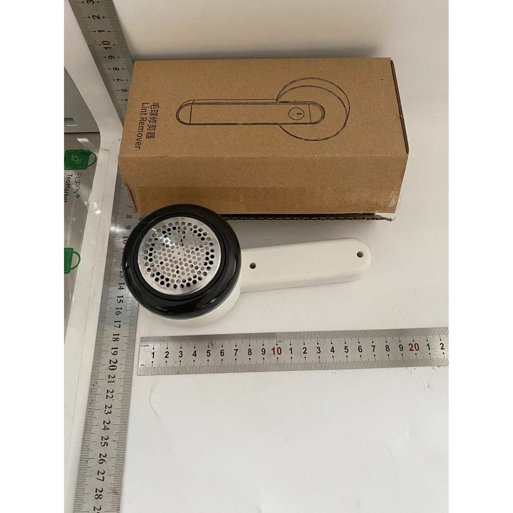 Aparat Pentru Curatat Scame, Par Si Praf, Flippy, Trimmer pentru Diferite Tipuri De Material, Cu Lame Din Otel Inoxidabil, Maner Ergonomic, Incarcare Prin USB, Alb Negru-1