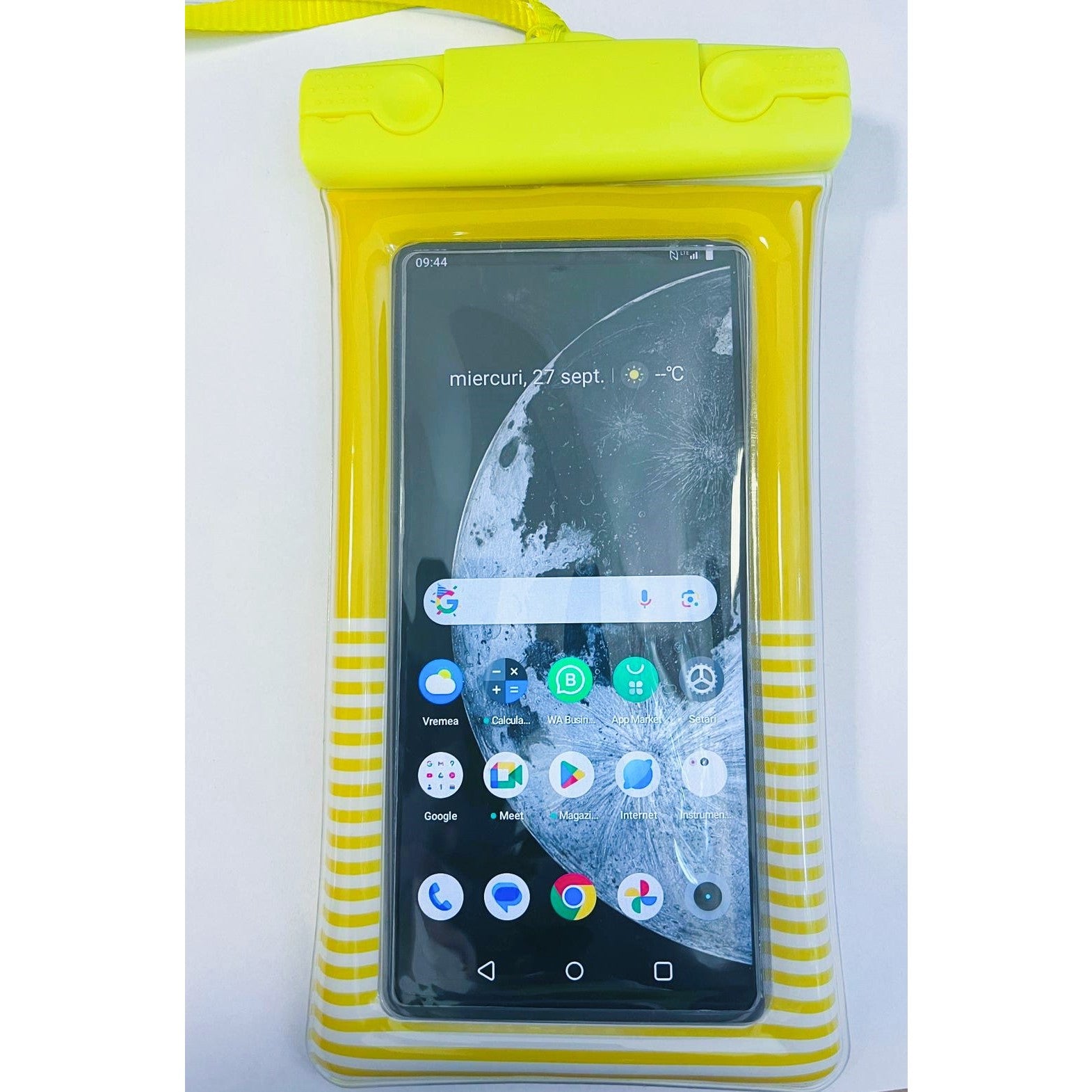 Husa subacvatica Cushion Waterproof Flippy, Snowproof, Universala, Dungata, cu Snur, pentru telefon sau documente, Galben-2