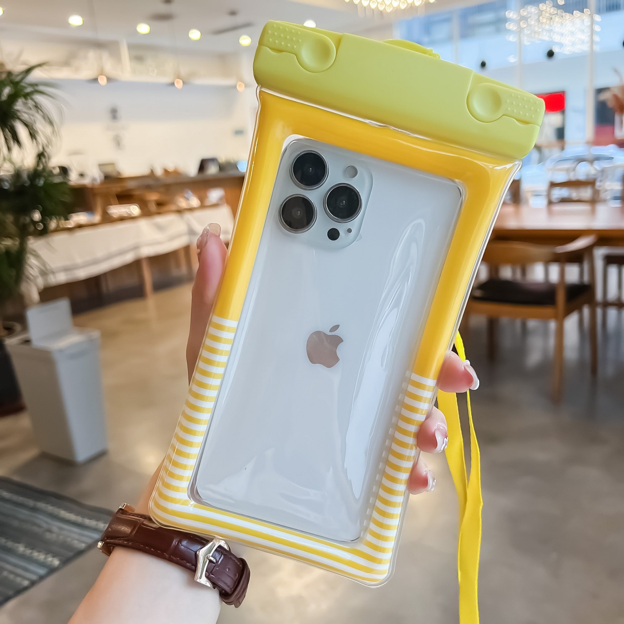 Husa subacvatica Cushion Waterproof Flippy, Snowproof, Universala, Dungata, cu Snur, pentru telefon sau documente, Galben-3
