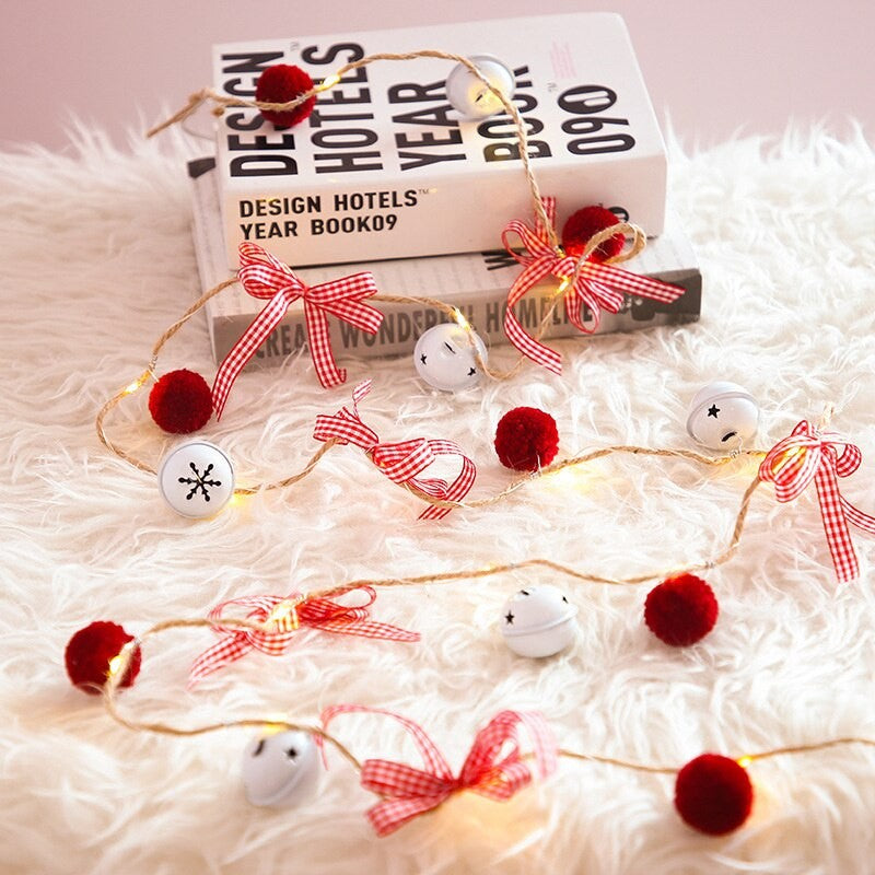 Instalatie Craciun cu baterii, 2 metri, 20 LED-uri tip clopotei si mingiute, Alb Cald, Flippy-3