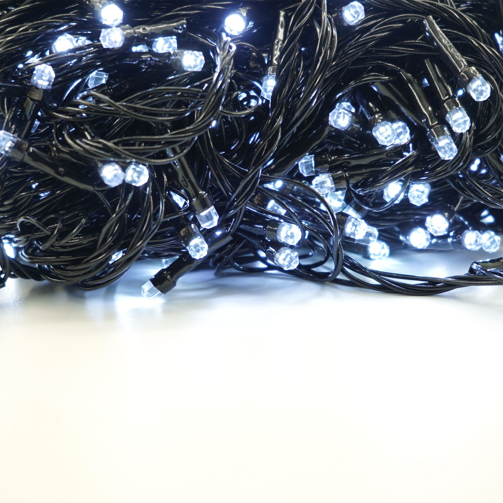Instalatie de Craciun liniara Yoto, 24 m, din care 1 m cablu priza 220V, 300 LED, 8 jocuri de lumini, beculet in 6 colturi, pentru interior, controler, fir negru, alb rece-5