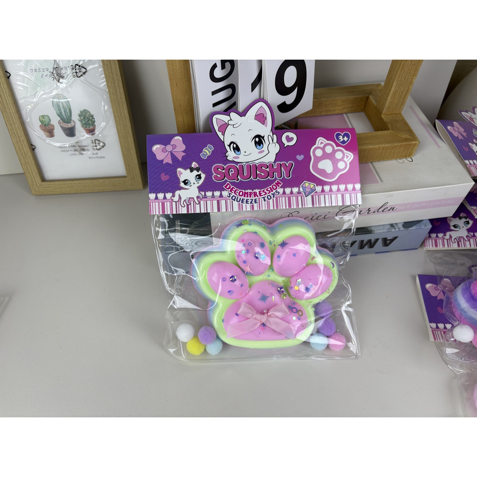 Jucarie Antistres Squishy, Flippy, cu Revenire Lenta, Model Labuta de Pisica, 220g, 12.5 x 10.5 cm Squeeze Pinch Family, Ambalaj Transparent, Model 6-0
