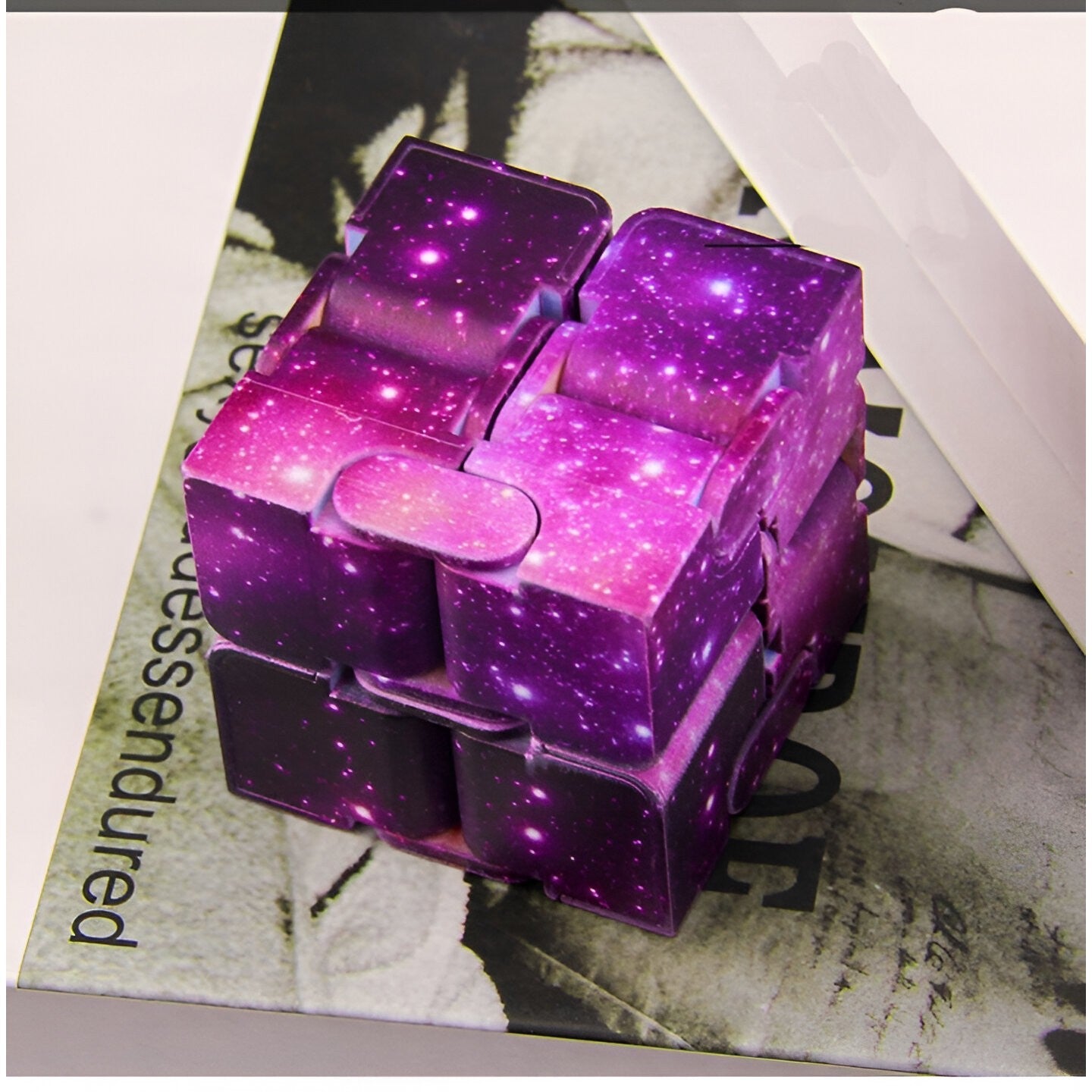 Jucarie Interactiva Antistres cu Miscari Infinite, Cub Magic, 3 ani, 4x4x4cm, Violet-1
