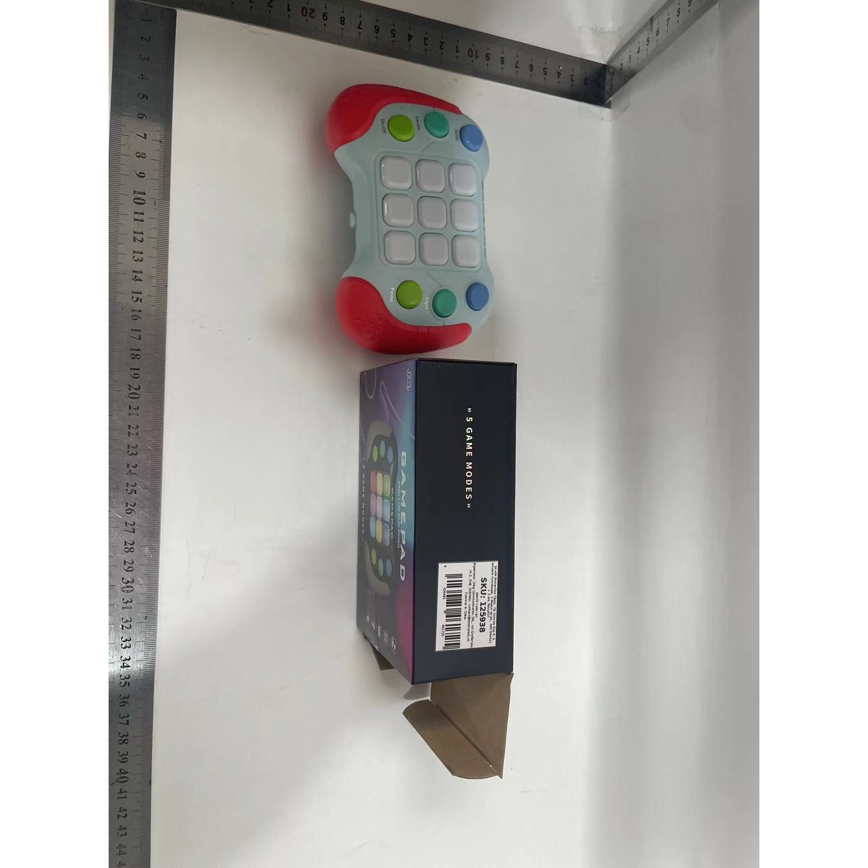 Jucarie Interactiva Flippy, Tip Consola Pop It, 6 butoane functionale, 5 Moduri de Joc, 600 Niveluri, + 3 ani, Rosu/Gri-3