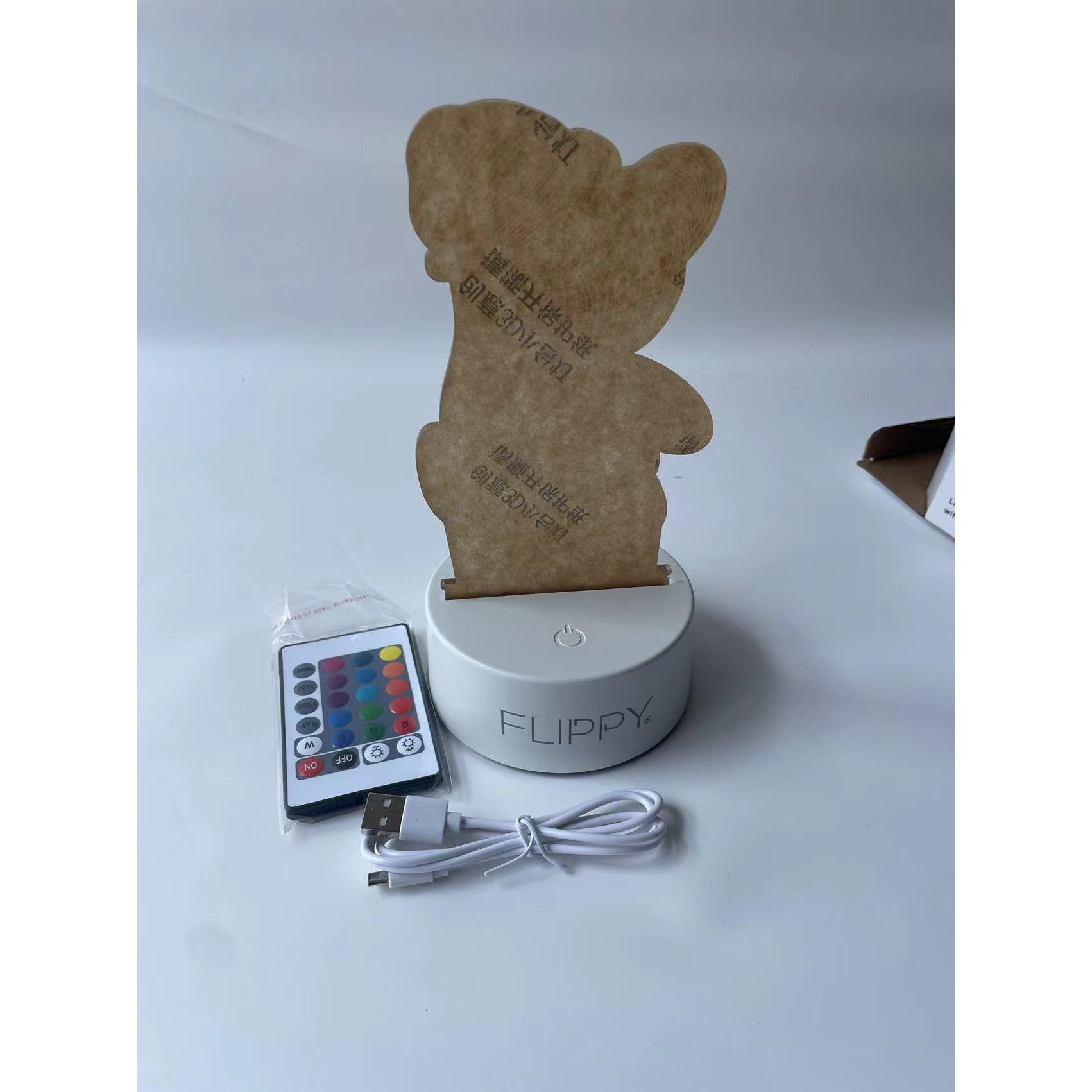 Lampa LED decorativa, Flippy, 3D, Urs cu palarie, cu telecomanda, doua moduri de alimentare USB si baterii, 20 cm inaltime, din material acril si lumina multicolora, alb-8