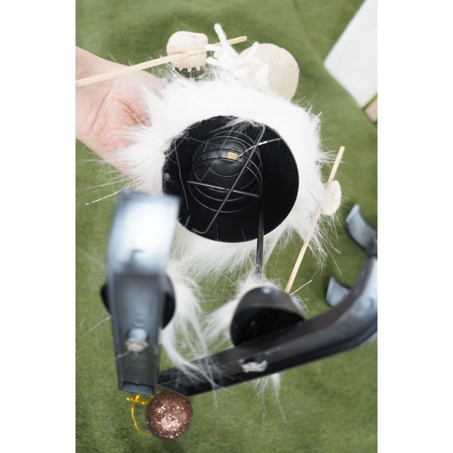 Ornament de Craciun ren pe schiuri model 2, Flippy, alb/verde, textil, 33 cm-8