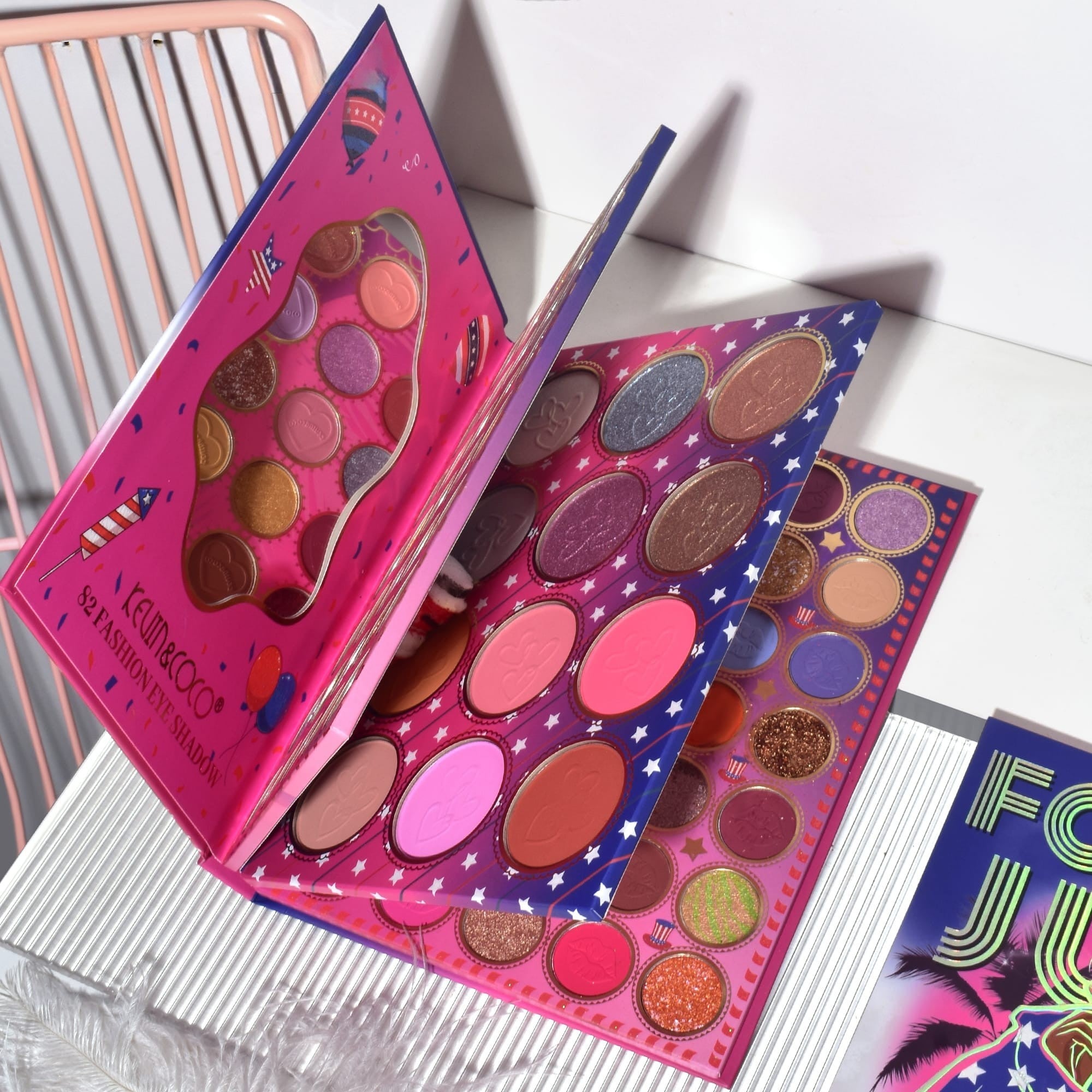 Trusa de Machiaj, KEVIN & COCO, Cool Girl Book, 82 culori, 16 x 21.5 x 2.5 cm-2