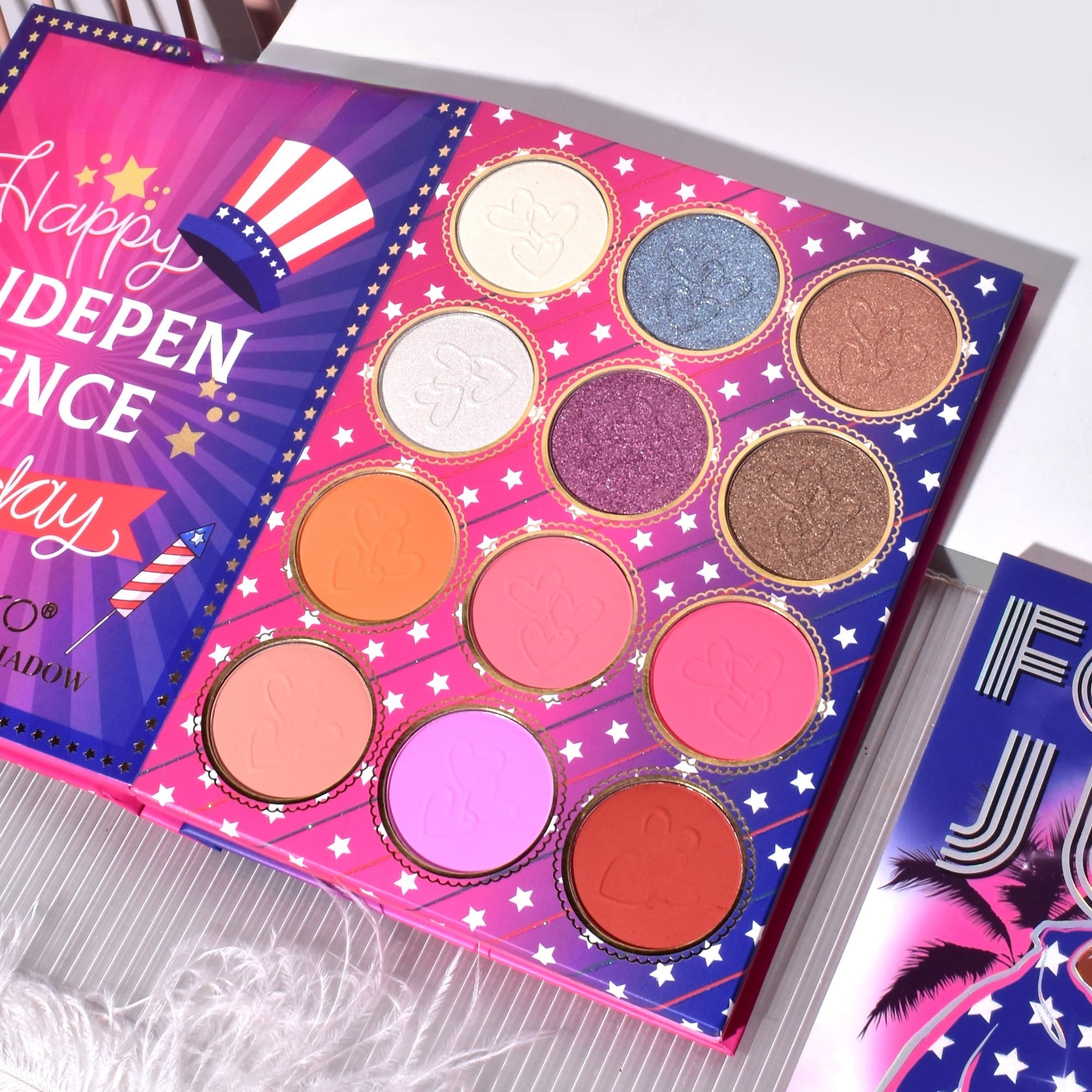 Trusa de Machiaj, KEVIN & COCO, Cool Girl Book, 82 culori, 16 x 21.5 x 2.5 cm-4