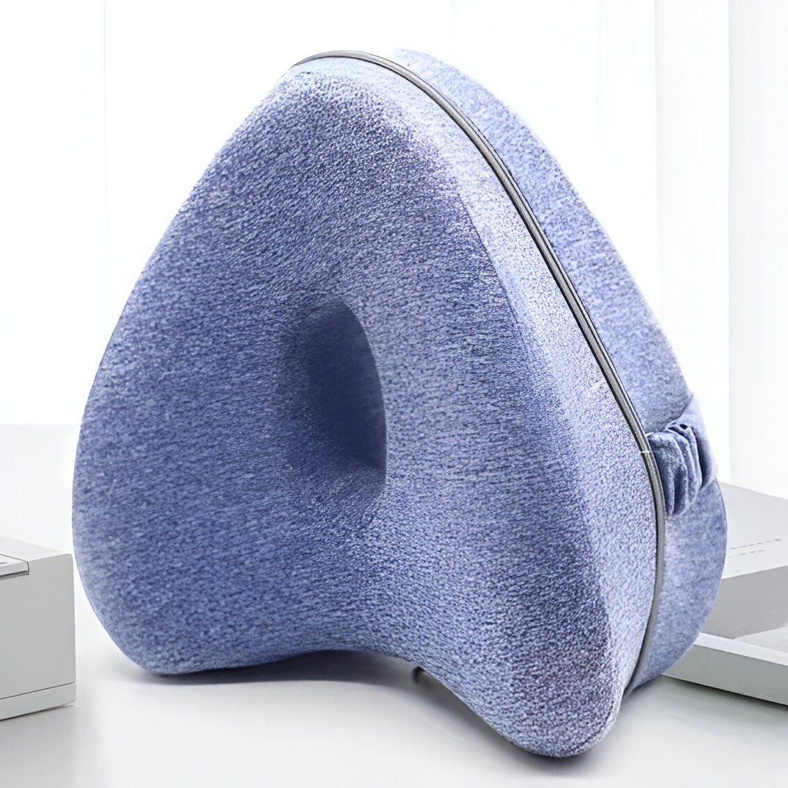 Perna Ortopedica pentru Picioare, Flippy, Multifunctionala, Confortabilă, in Forma de Inima, Spuma cu Memorie, Curea Anti-cadere, 25x23x13 cm, Albastru-5