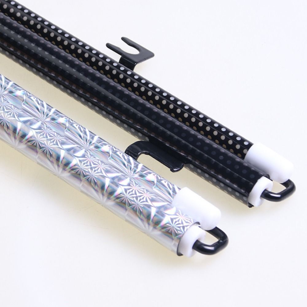 Parasolar auto cu ventuze, retractabil, negru, 68 cm x 125 cm, pentru parbriz sau geamuri laterale