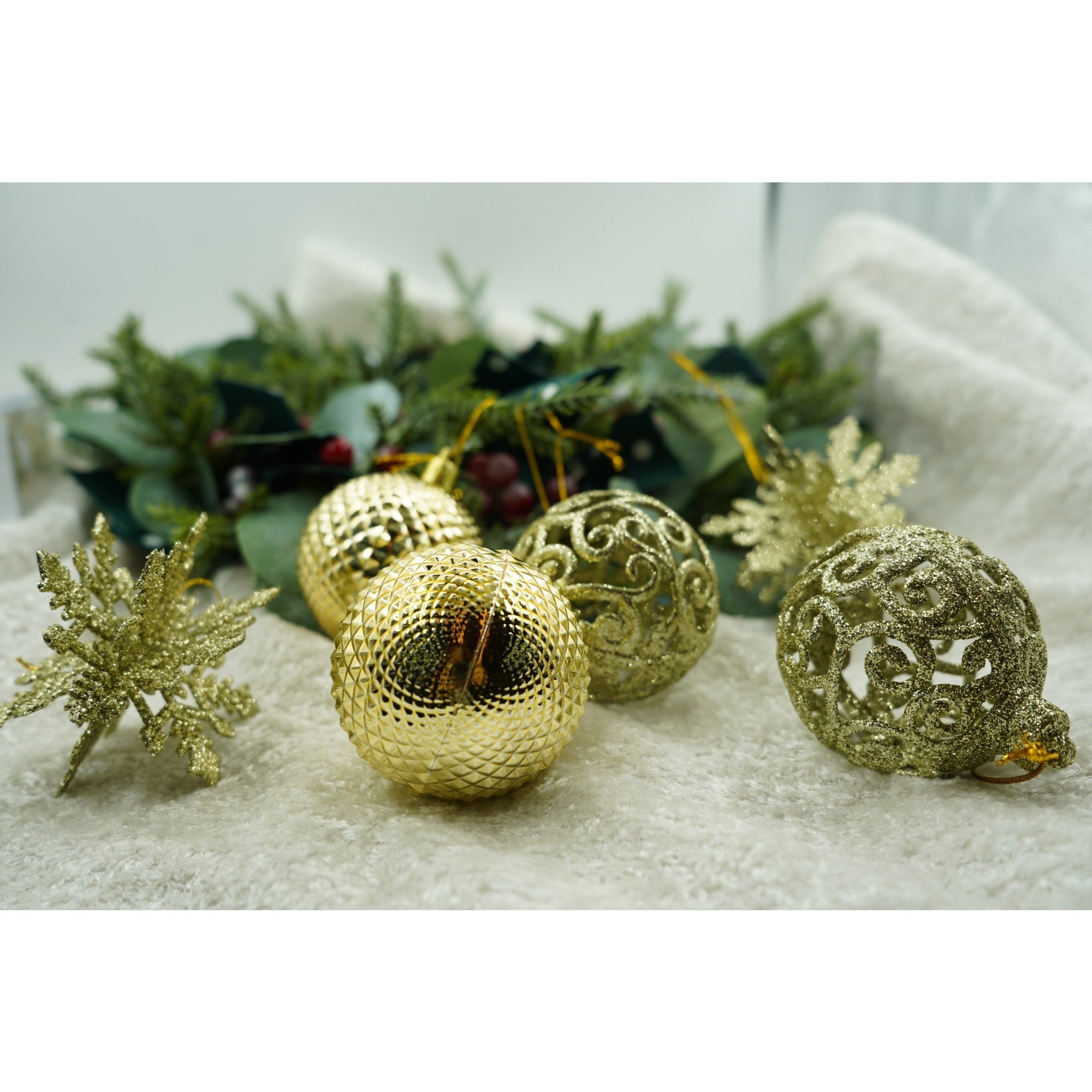 Set de 12 ornamente de brad, Flippy, de tip Glob, Auriu, din plastic, cu finisaj sclipitor , cutie 6 cm adancime x 23 cm lungime x 18 cm inaltime-3