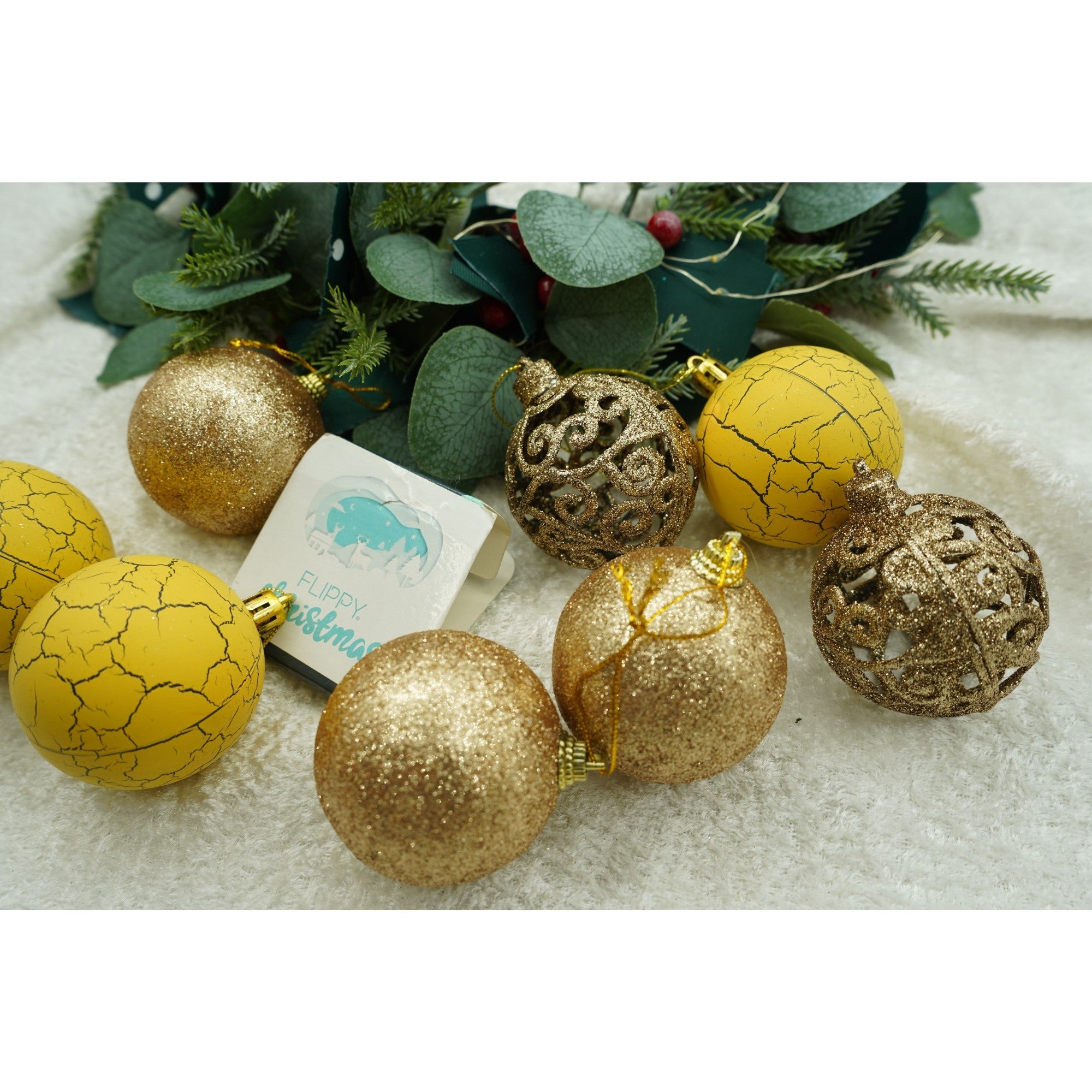 Set de 12 ornamente de brad, Flippy, de tip Glob, Auriu/ Galben, din plastic, cu finisaj sclipitor , cutie 6 cm adancime x 30 cm inaltime x 18 cm lungime)-3