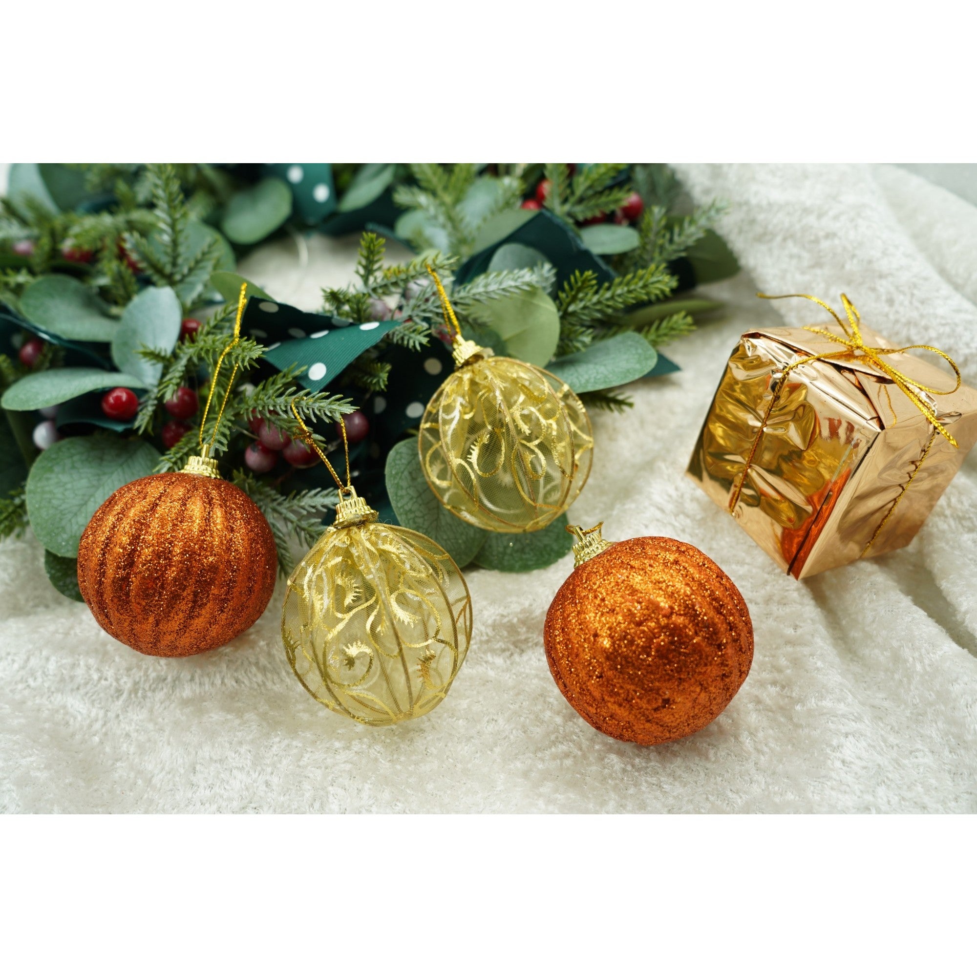 Set de 12 ornamente de brad, Flippy, de tip Glob, Cupru/ Auriu, din polistiren, cu finisaj sclipitor , cutie 6 cm adancime x 23 cm lungime x 18 cm inaltime-1