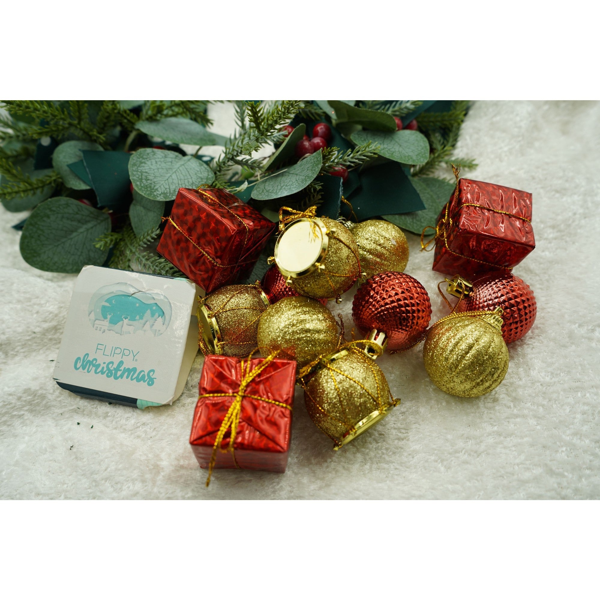 Set de 12 ornamente de brad, Flippy, de tip Glob, Rosu/ Auriu, din polistiren, cu finisaj sclipitor , cutie 4 cm adancime x 20 cm inaltime x 12 cm lungime)-2