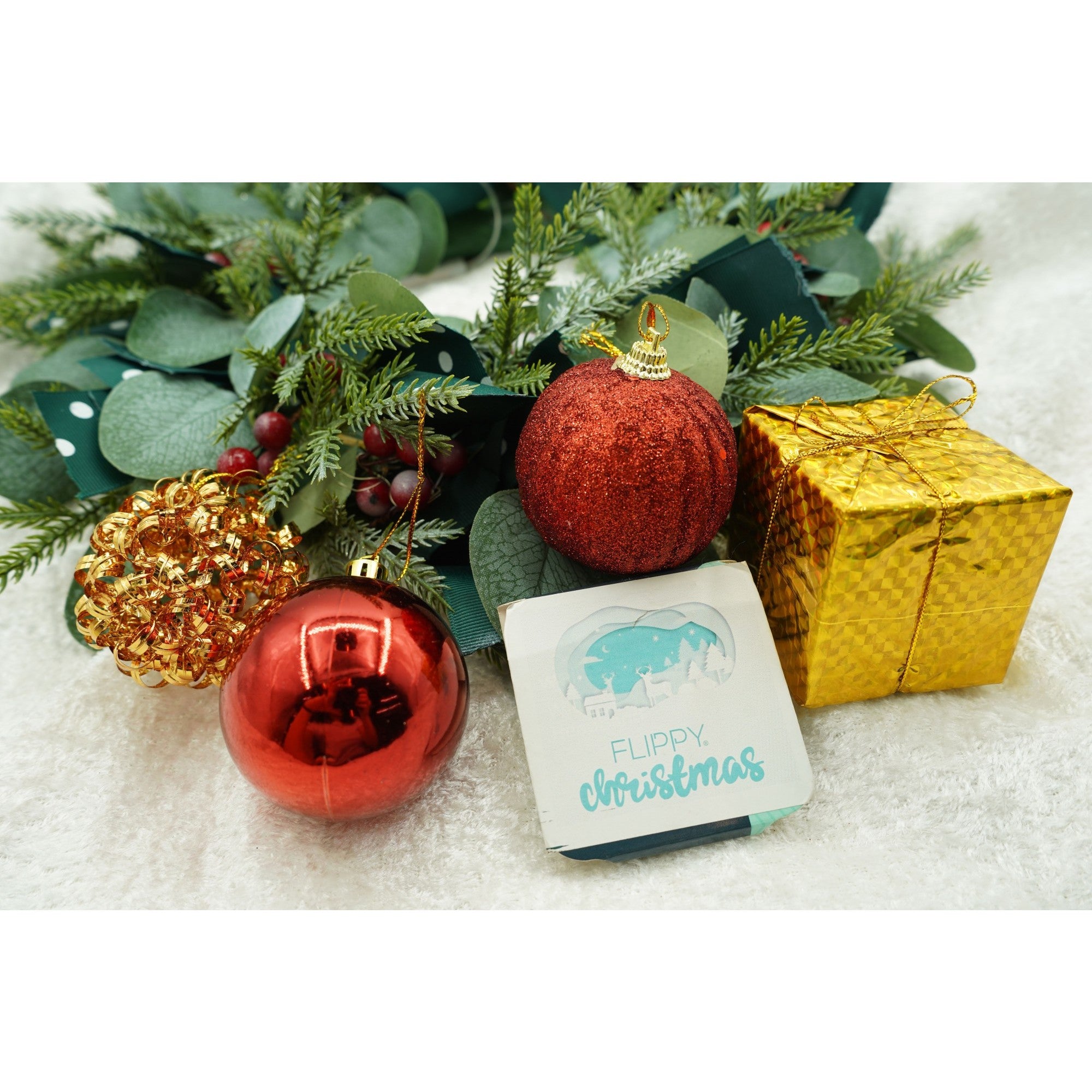 Set de 20 ornamente de brad, Flippy, de tip Glob, Rosu/ Auriu, din polistiren, cu finisaj sclipitor , cutie 6 cm adancime x 29 cm lungime x 24 cm inaltime-1