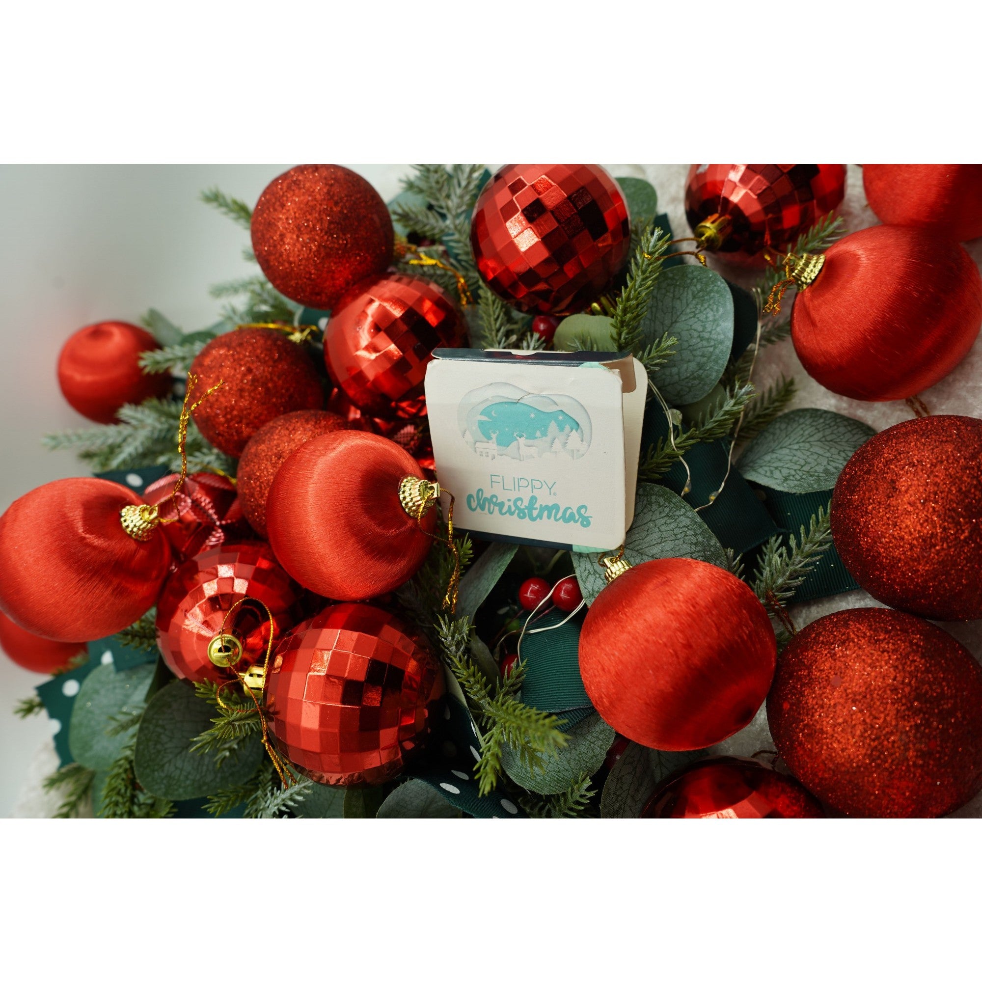 Set de 28 ornamente de brad, Flippy, de tip Glob, Rosu, din polistiren, cu finisaj sclipitor , cutie 18 cm adancime x 22 cm inaltime x 18 cm lungime)-2