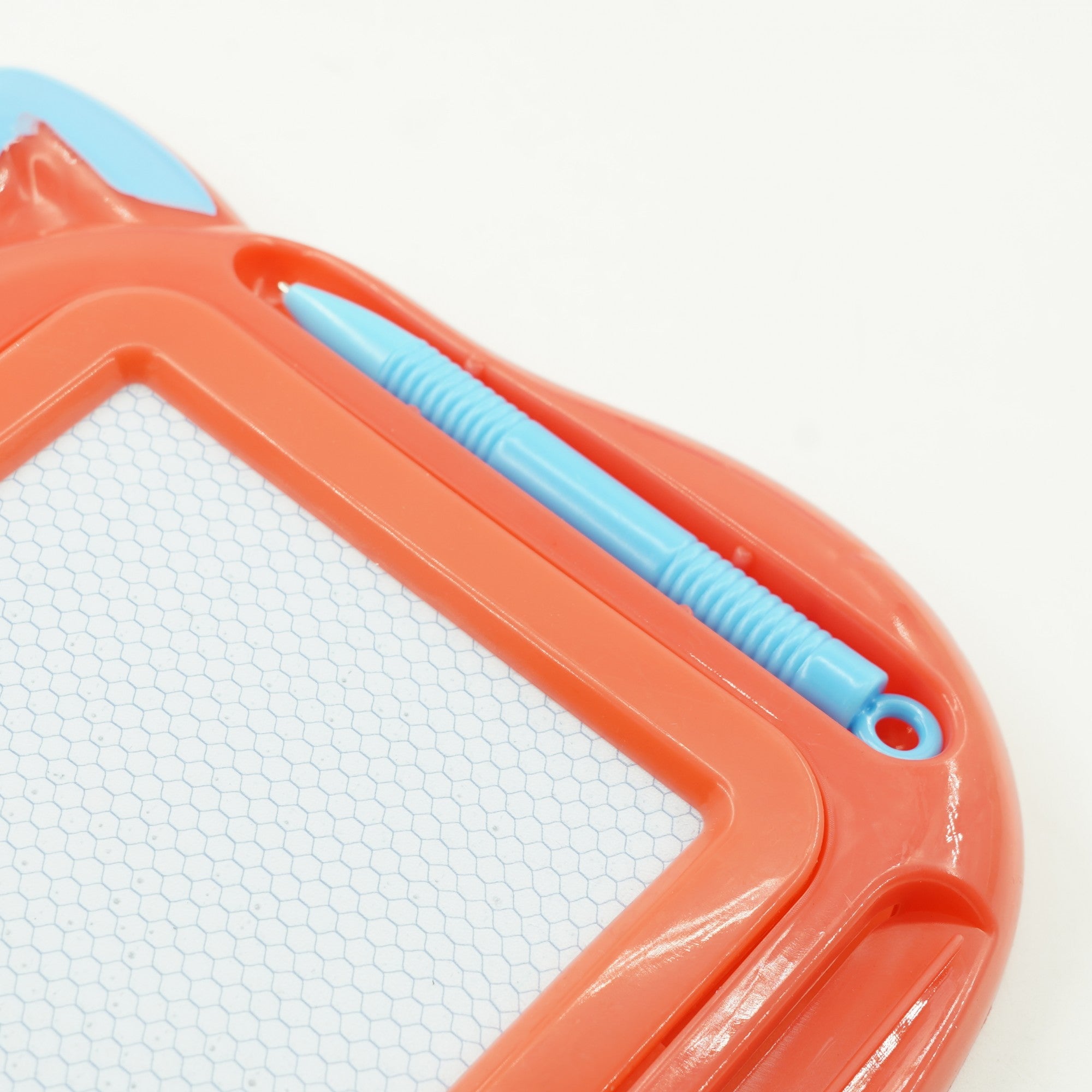 Tablita Magnetica de Scris si Desenat, Flippy, Model Pisica, cu Creion, Dimensiuni 23.2x18.5 cm, Suprafata Desen 14.6x10.4 cm, Dezvolta Imaginatia si Creativitatea, Incurajeaza Exersarea Scrisului, Rosu-2