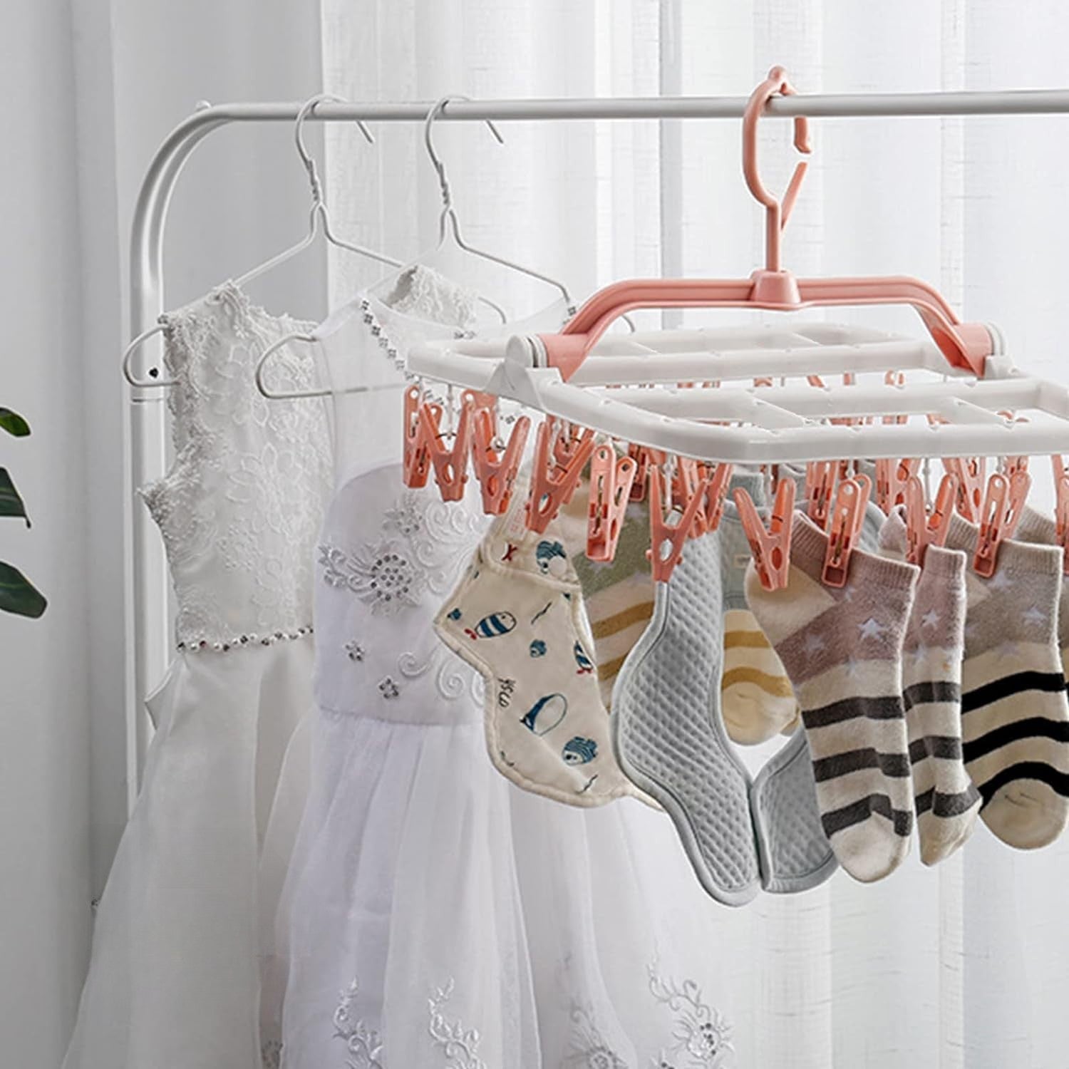 Uscator de Rufe Suspendat Flippy, cu 40 Carlige, Rotire 360 Grade, Protectie Vant, Pliabil, Patrat, Mateiral Plastic, Usor de Depozitat, Multifunctional, 36 x 24 cm, Alb/Roz-1