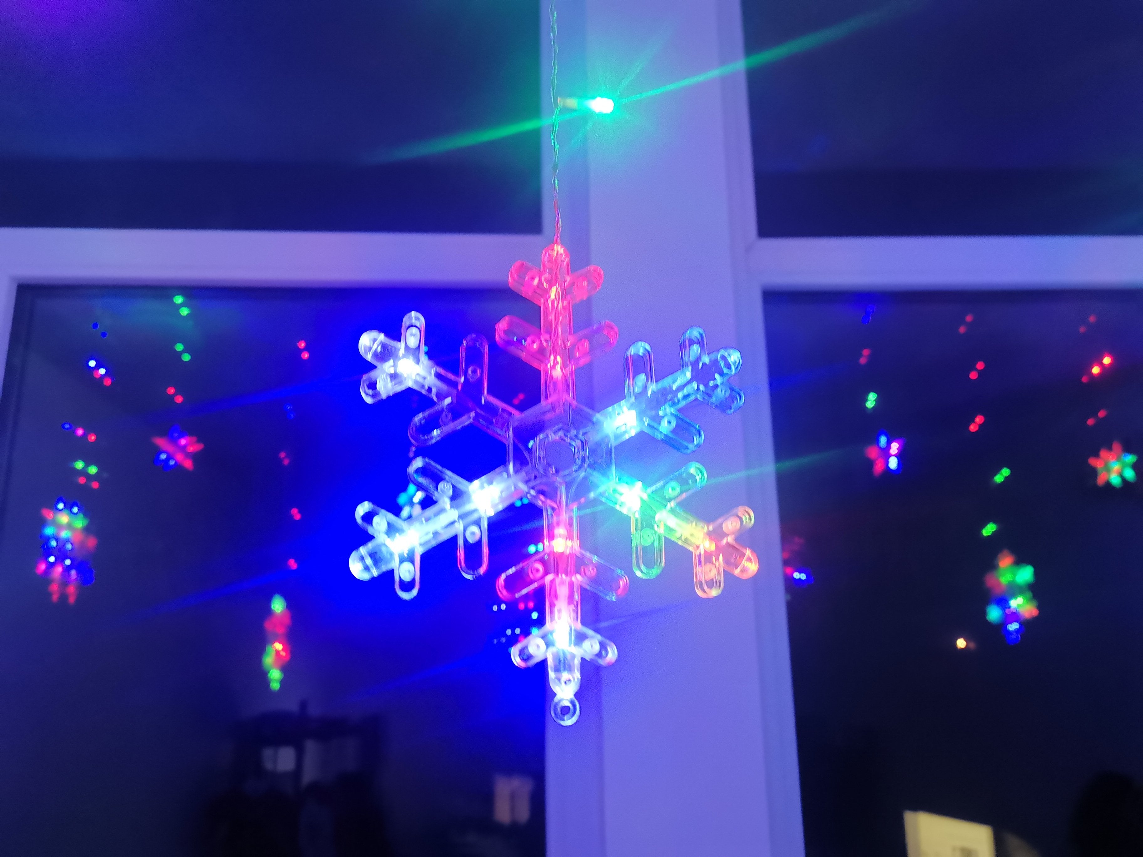 Instalatie Lumini de Craciun "Fulgi de Zapada", 270 cm