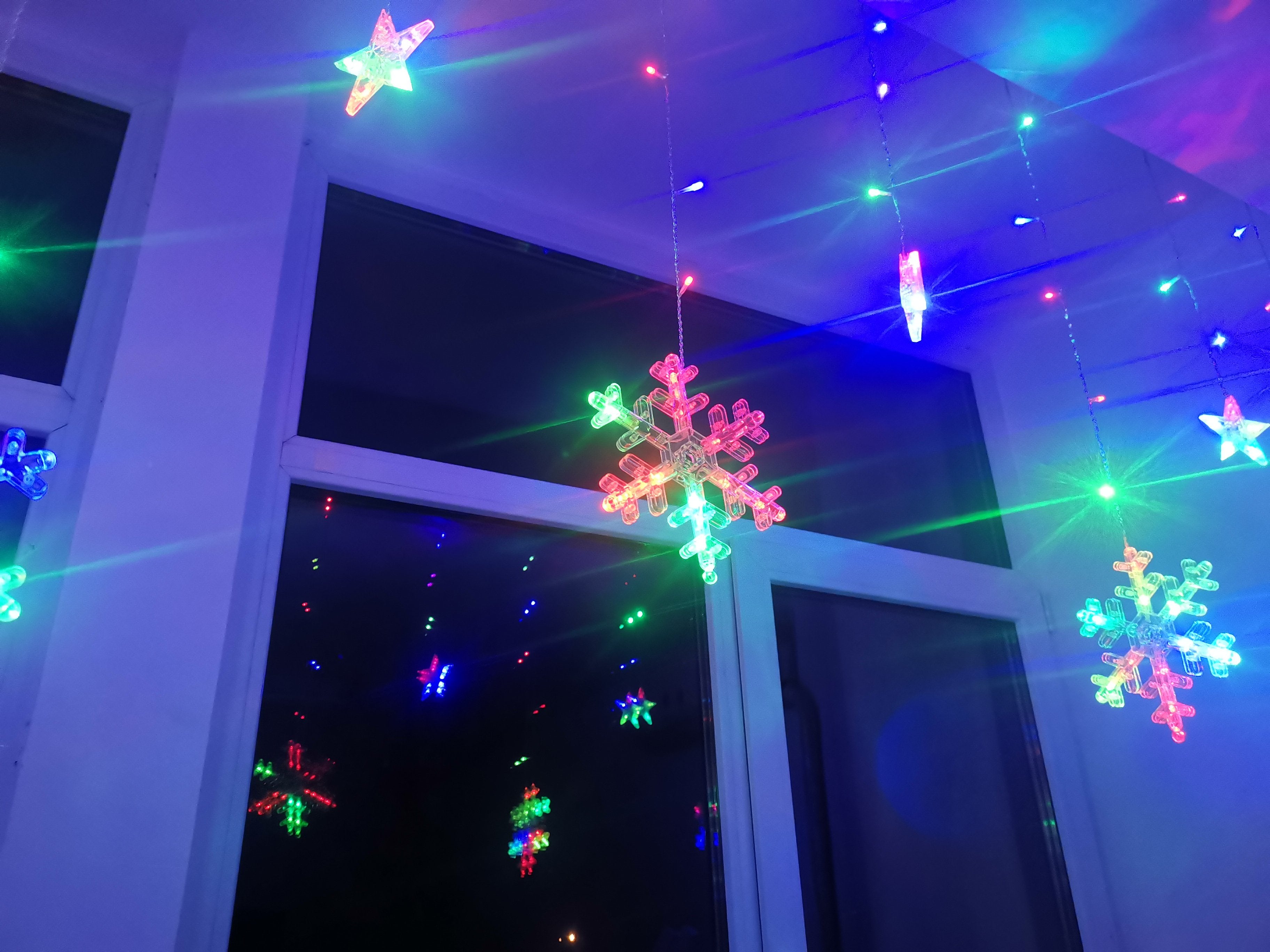 Instalatie Lumini de Craciun "Fulgi de Zapada", 270 cm