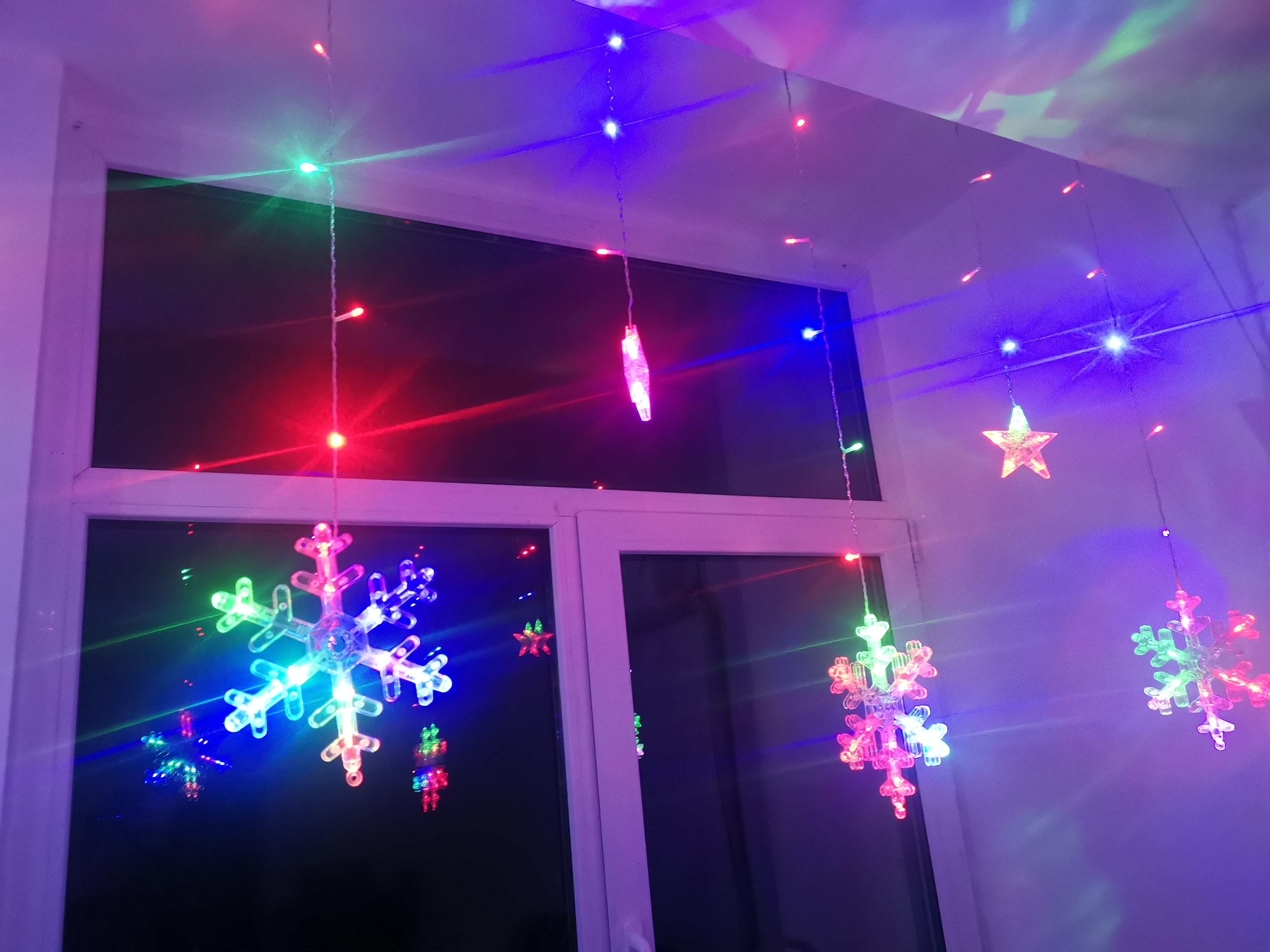 Instalatie Lumini de Craciun "Fulgi de Zapada", 270 cm