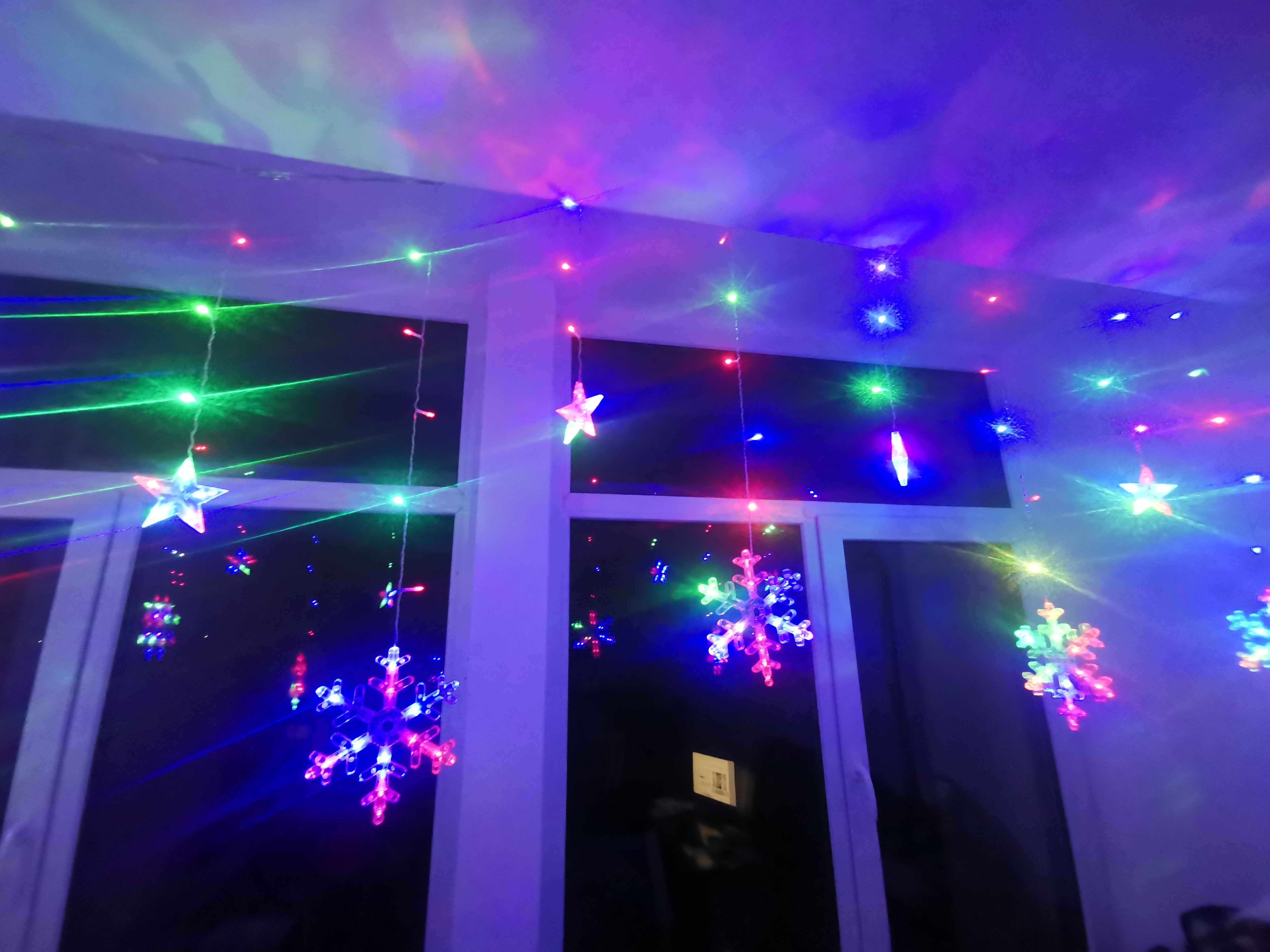 Instalatie Lumini de Craciun "Fulgi de Zapada", 270 cm