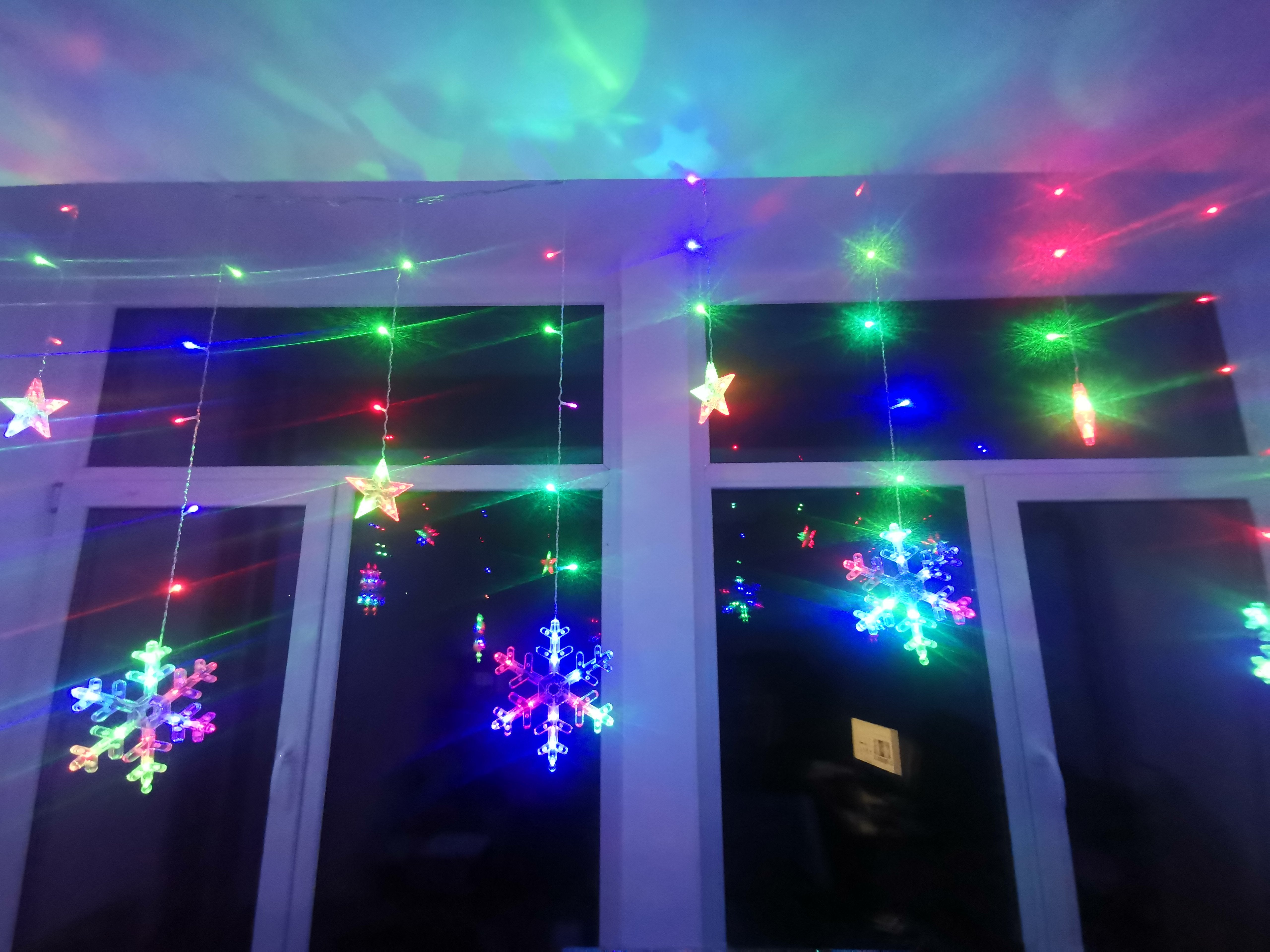 Instalatie Lumini de Craciun "Fulgi de Zapada", 270 cm