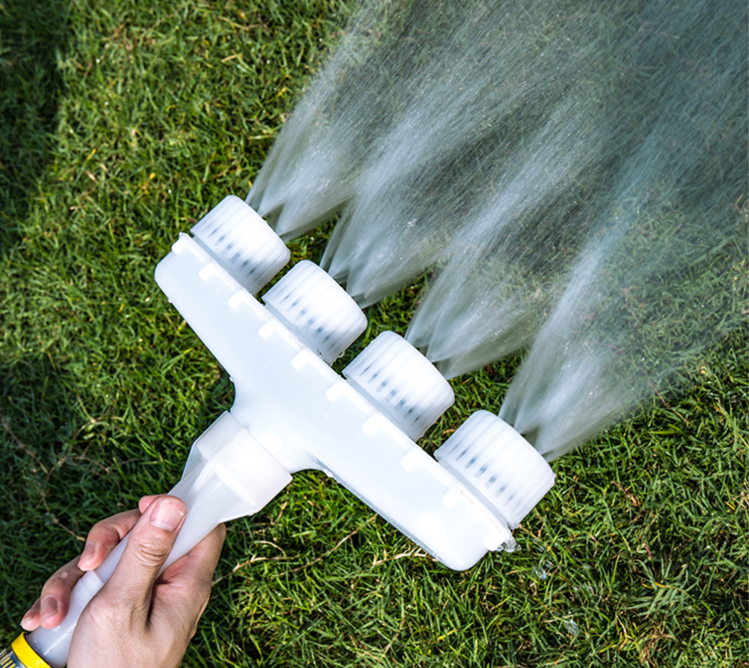 Pulverizator de apa cu 4 capete, pentru gradina, alb