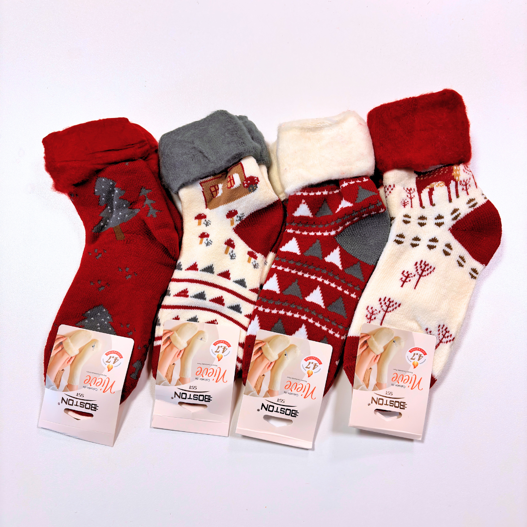 Set 4 Șosete din lână flaușate cu blăniță și model de Crăciun