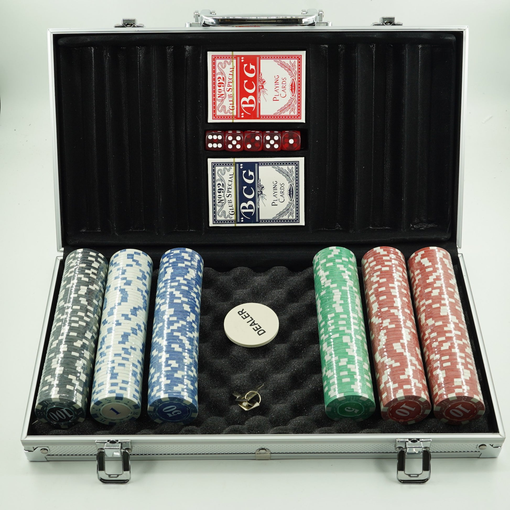 Set de Poker Complex cu 300 de jetoane Flippy, Include 2 seturi de carti, 5 zaruri, Echipat cu servieta de aluminiu cu dimensiunile 39x7x27 cm-2