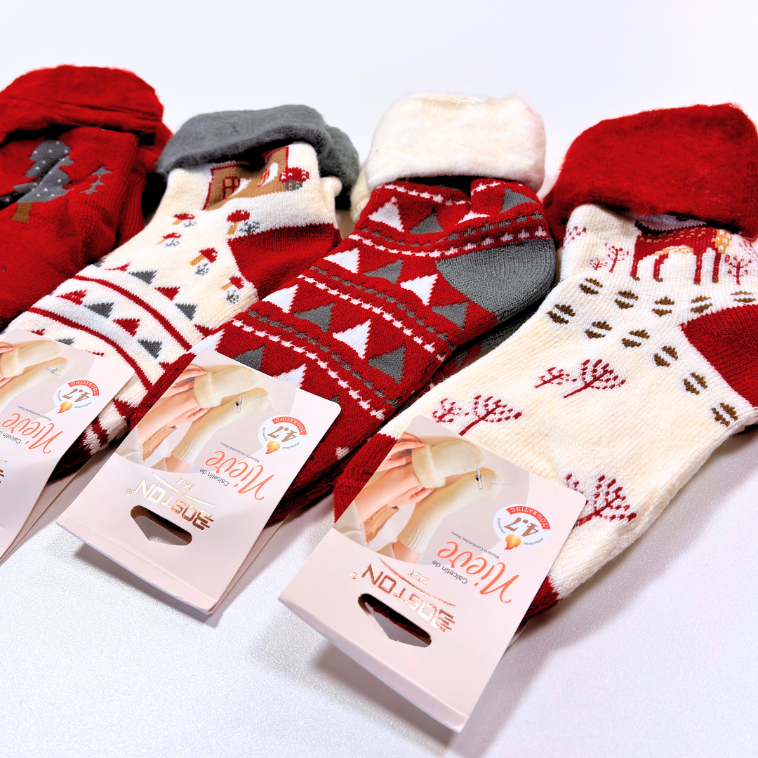 Set 4 Șosete din lână flaușate cu blăniță și model de Crăciun