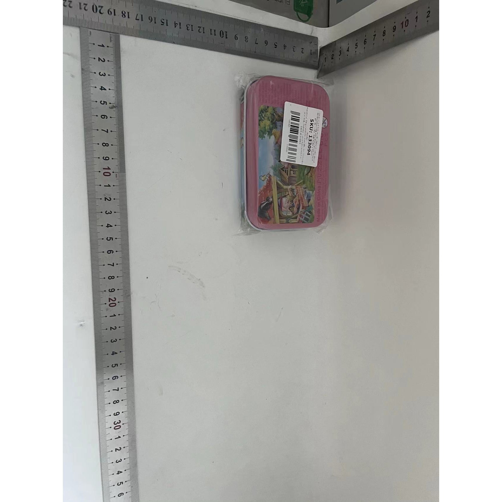 Puzzle 60 de Piese din Lemn in Cutie Metalica, Flippy, Model Cei Trei Purcelusi, Educativ, Dezvoltare Abilitati Cognitive, pentru Prescolari, 22.5x13.5 cm, Multicolor-1