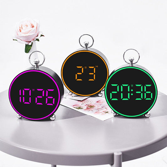 Ceas Deșteptător Digital LED 4.4" cu Afișaj Color, Comandă Vocală și Alarme Personalizabile