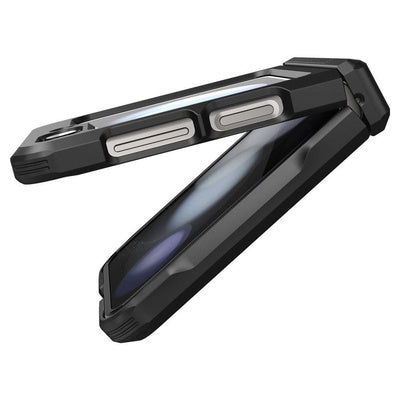 Husa Spigen Tough Armor Pro pentru Galaxy Z Flip 5 - Negru