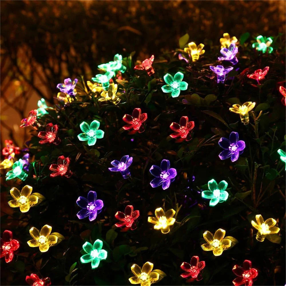 Instalatie solara in formă de flori de cireș, cu LED-uri pe sârmă, lungime 5 metri, 50 de LED-uri, 8 moduri, rezistente la apă, cu funcționare pe baterie