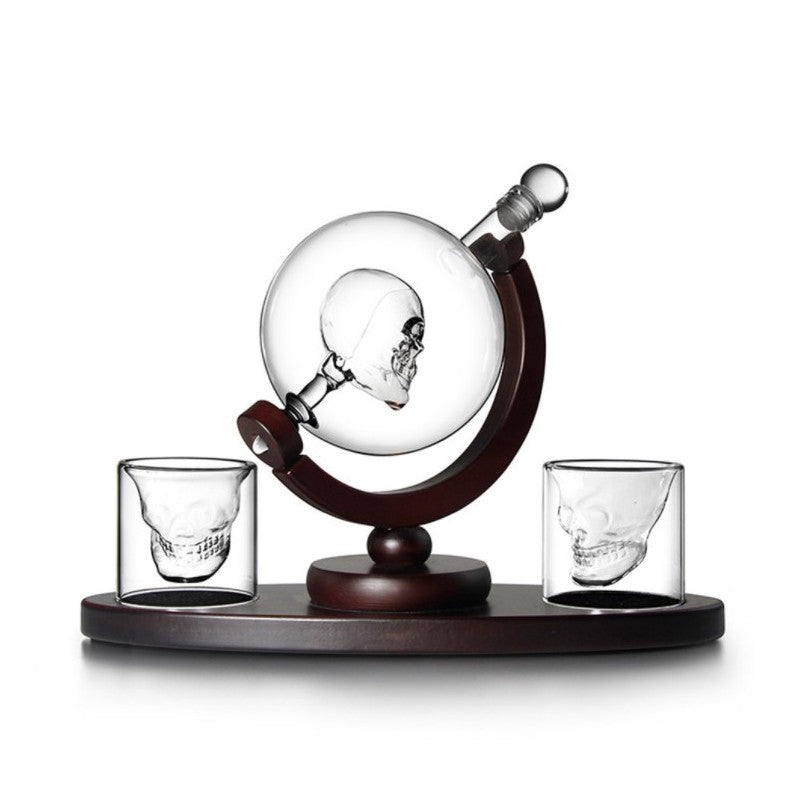Set pentru Cognac și Whiskey - Sticlă-Decantor Cap de Mort cu 2 Pahare