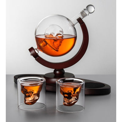 Set pentru Cognac și Whiskey - Sticlă-Decantor Cap de Mort cu 2 Pahare