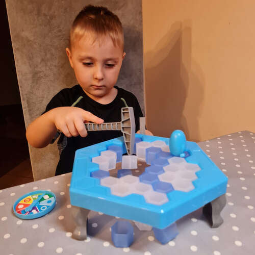 Capcana Pinguinului – Joc de Arcade Distractiv pentru întreaga familie!