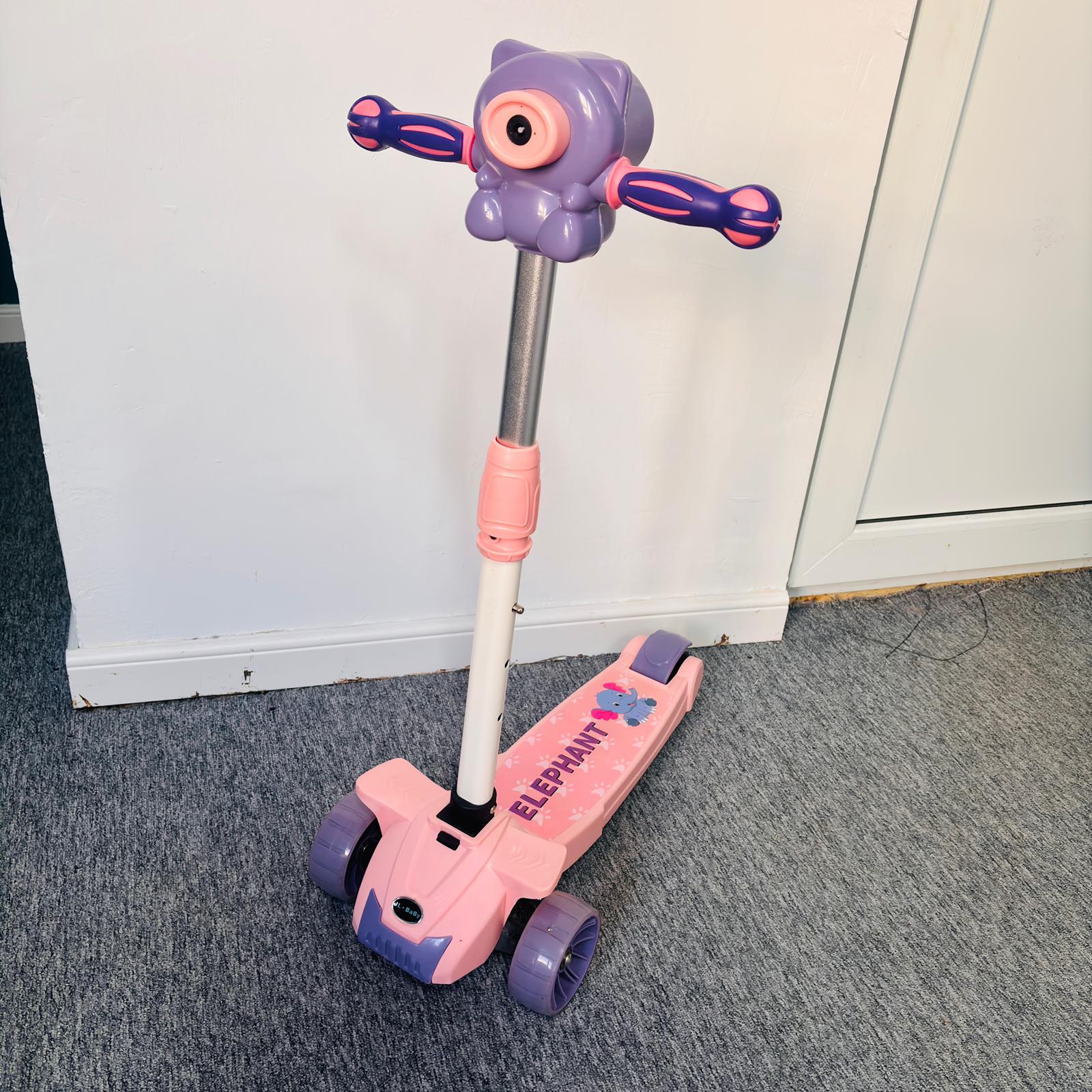 Trotineta cu 3 Roți, Muzică și Baloane de Săpun, Roz - RESIGILATĂ