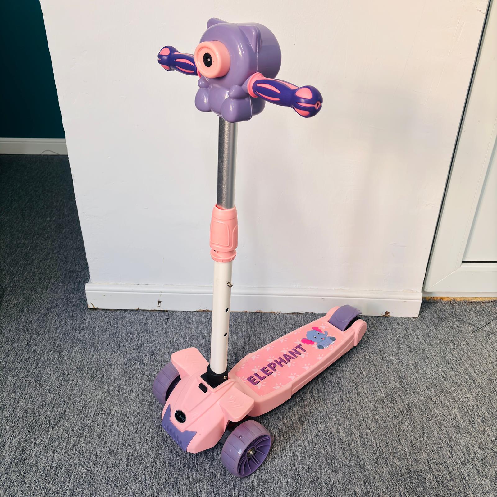 Trotineta cu 3 Roți, Muzică și Baloane de Săpun, Roz - RESIGILATĂ