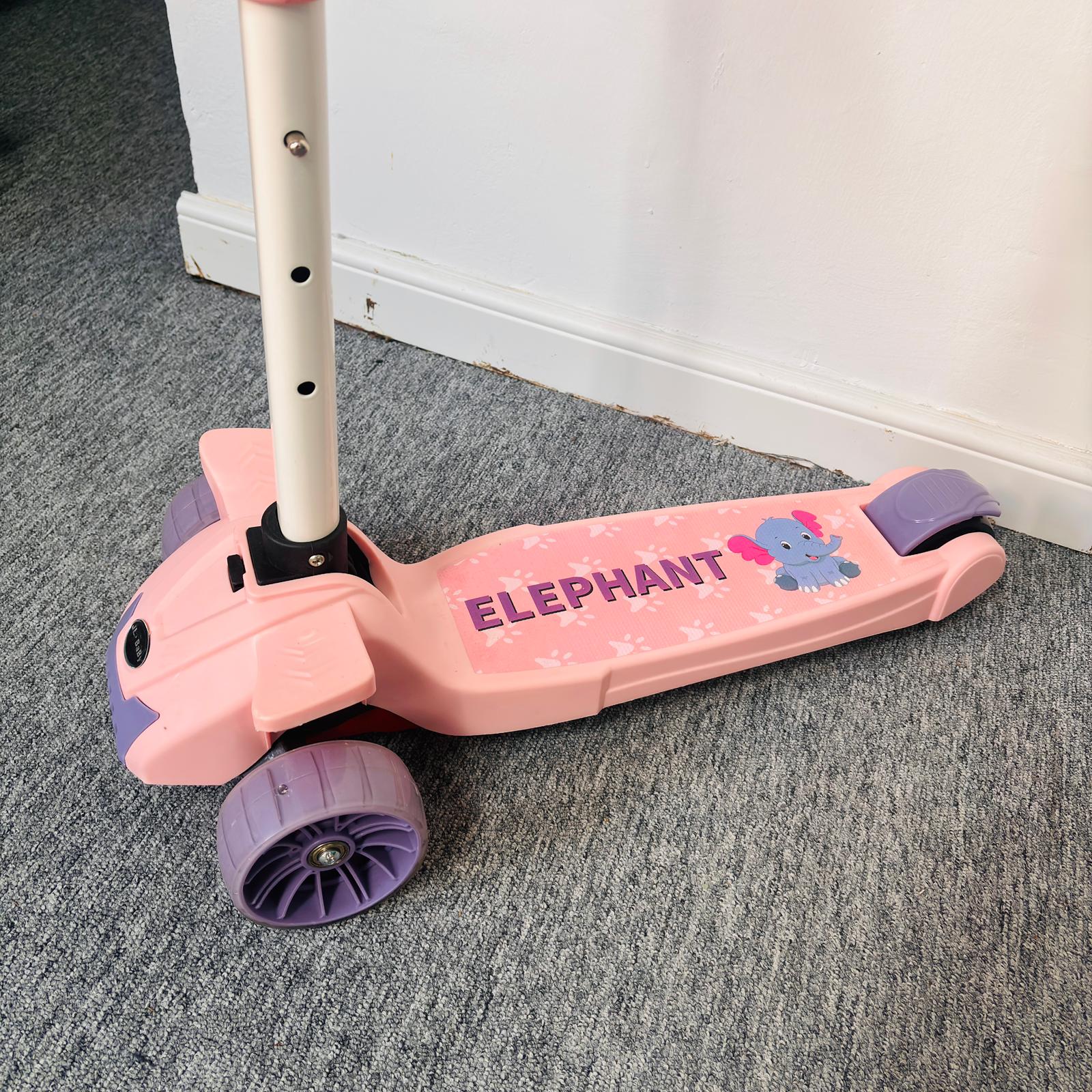 Trotineta cu 3 Roți, Muzică și Baloane de Săpun, Roz - RESIGILATĂ