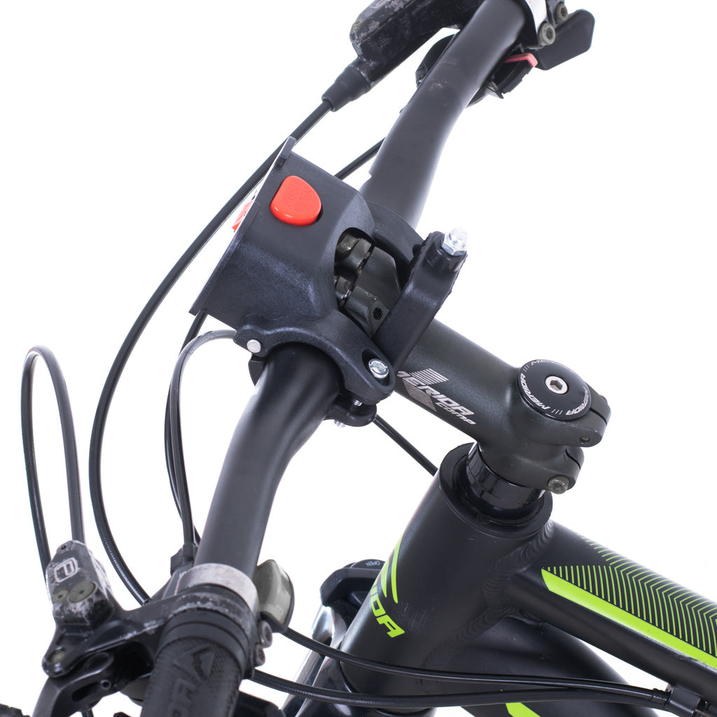 Cos metalic pentru bicicleta cu maner, demontabil, conceput pentru a fi montat in partea din fata-1