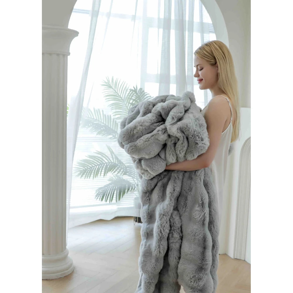 Pătură Luxury Soft Touch, cu Blăniță Artificială Tip Iepure, 200x230 cm